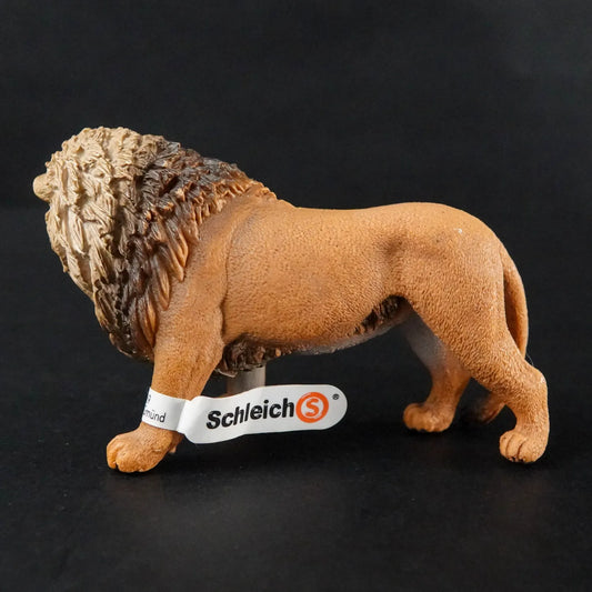 Schleich Tier Figur: Löwe - Modell 14726 - Mit Fähnchen / Etikett