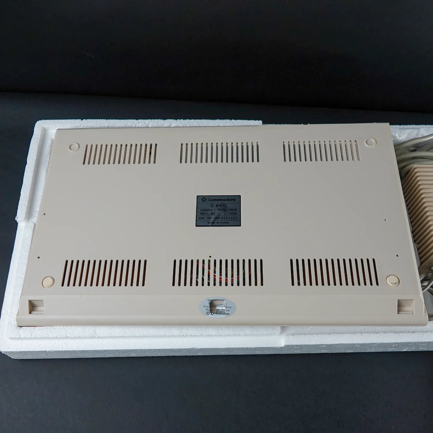 Commodore 64 / C64 Brotkasten in Styropor Inlay und OVP - MATCHING NUMBERS