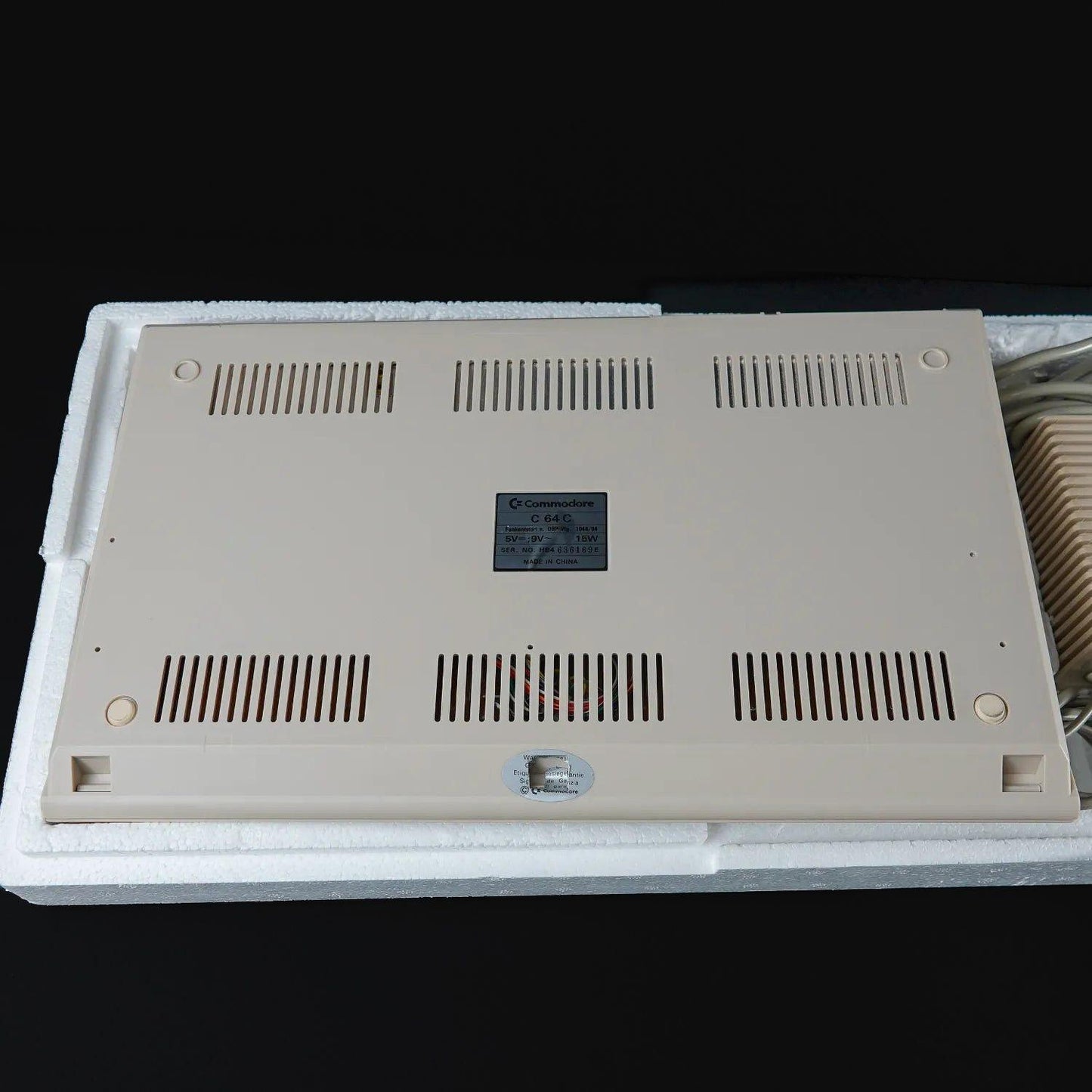 Commodore 64 / C64 Brotkasten in Styropor Inlay und OVP - MATCHING NUMBERS