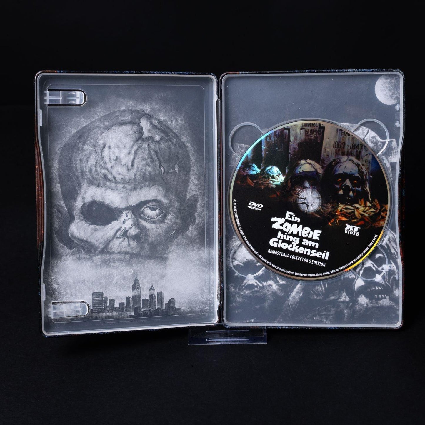 ein-zombie-hing-am-glockenseil-dvd-remastered-collectors-steelbook-edition-3 - Utopia Collectibles