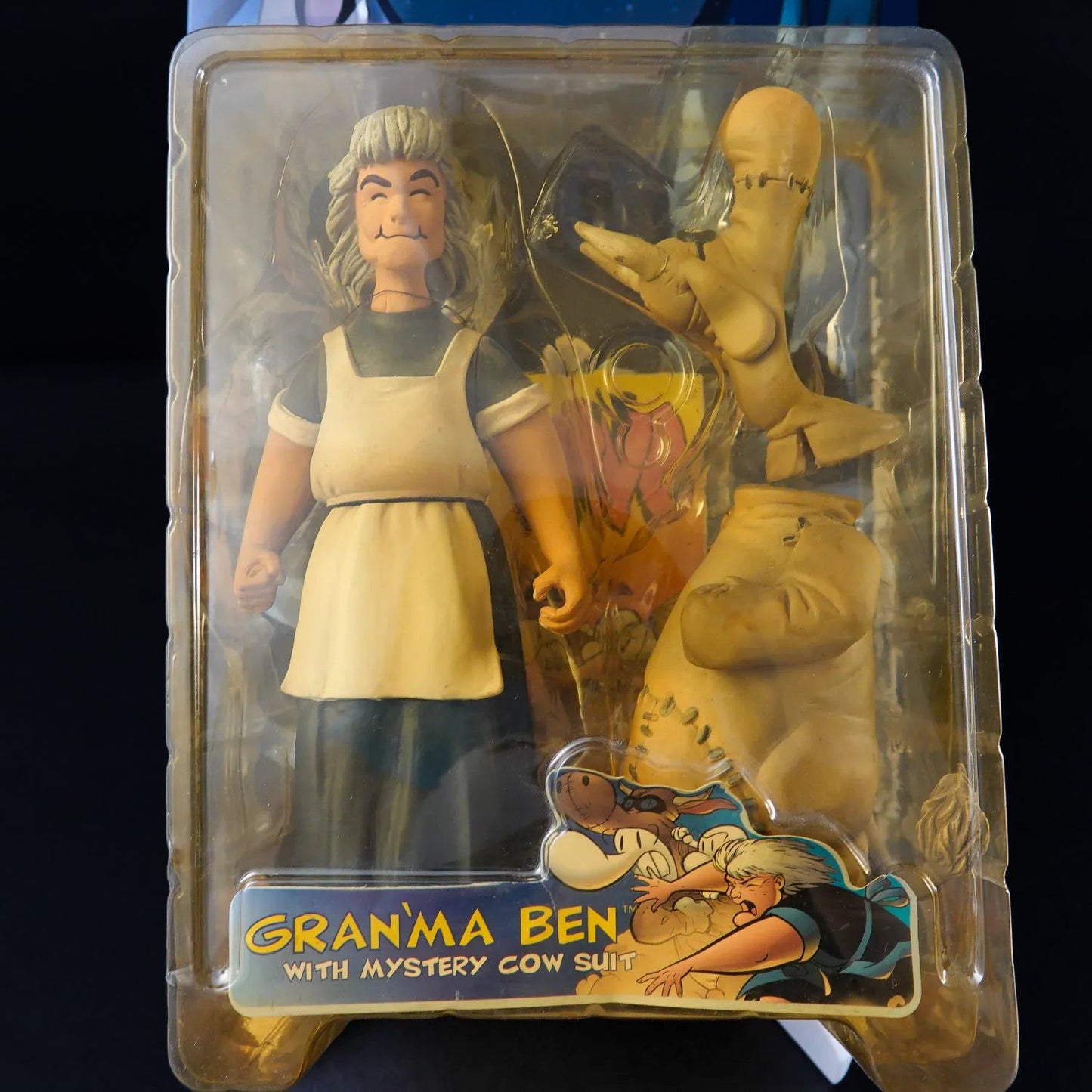 Jeff Smith's BONE Action Figur - Granma Ben - mit Cow Suit - OVP beschädigt