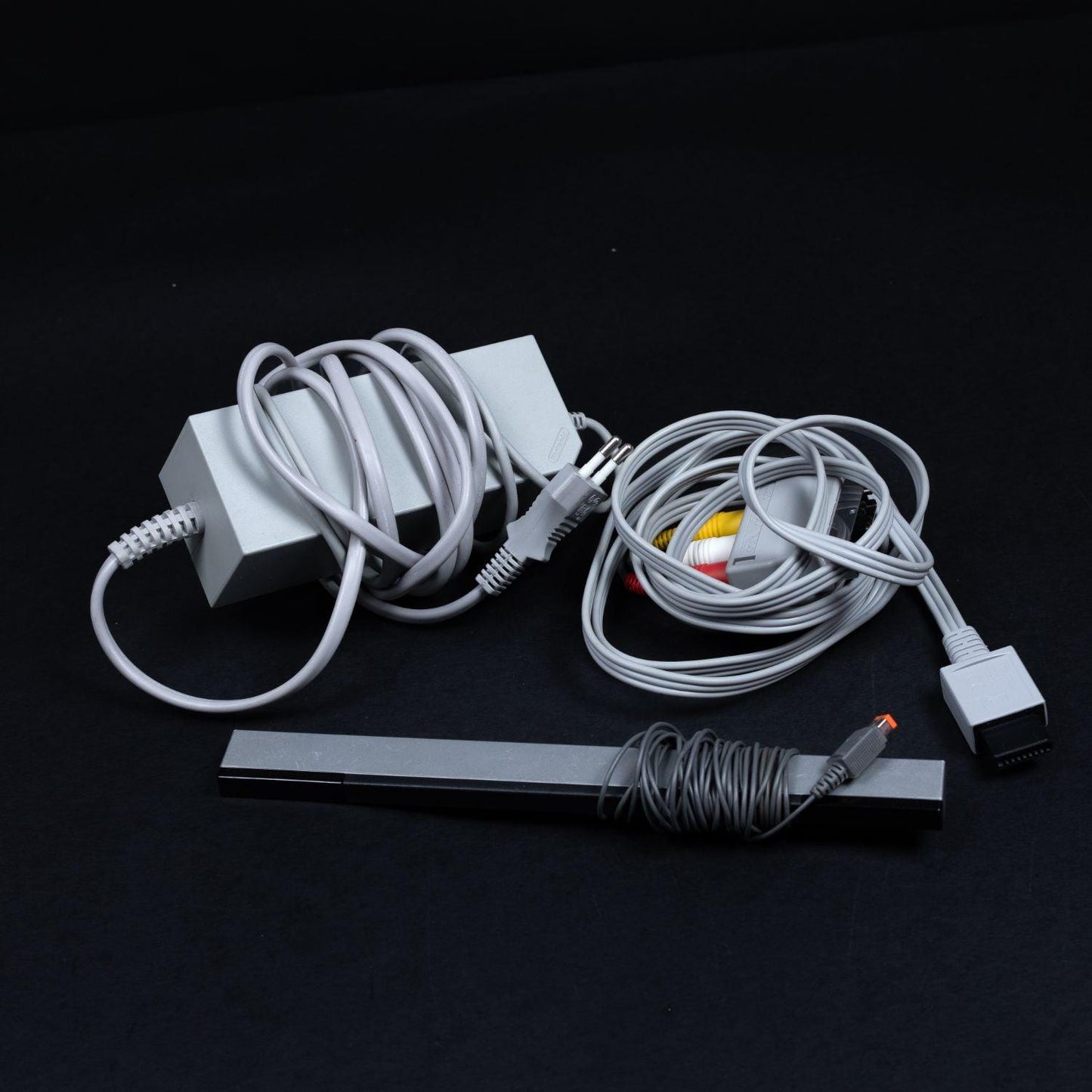 nintendo-wii-konsole-rot-mit-wiimote-2in1-komplett-mit-zubehoer-getestet-4 - Utopia Collectibles