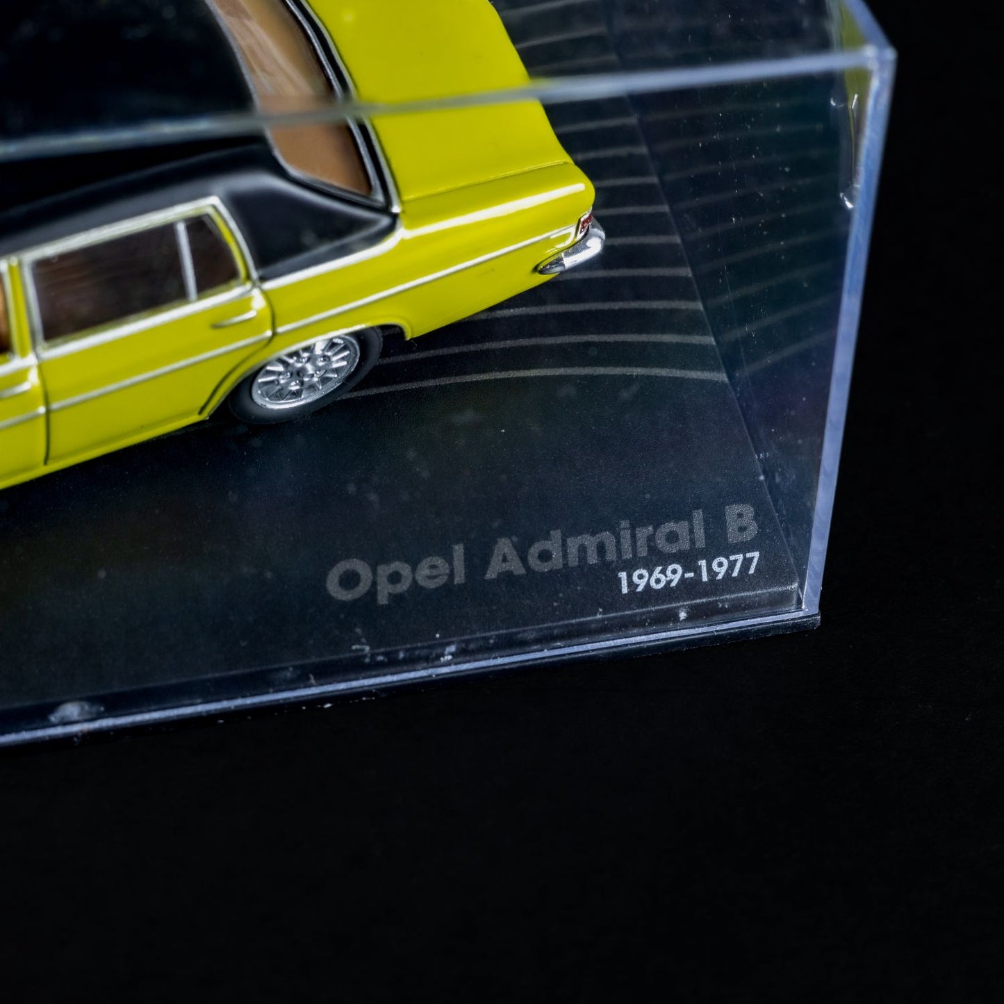 Opel Collection - Admiral B (1969-1977) - 1:43 Stand-Modell - Mini-Vitrine