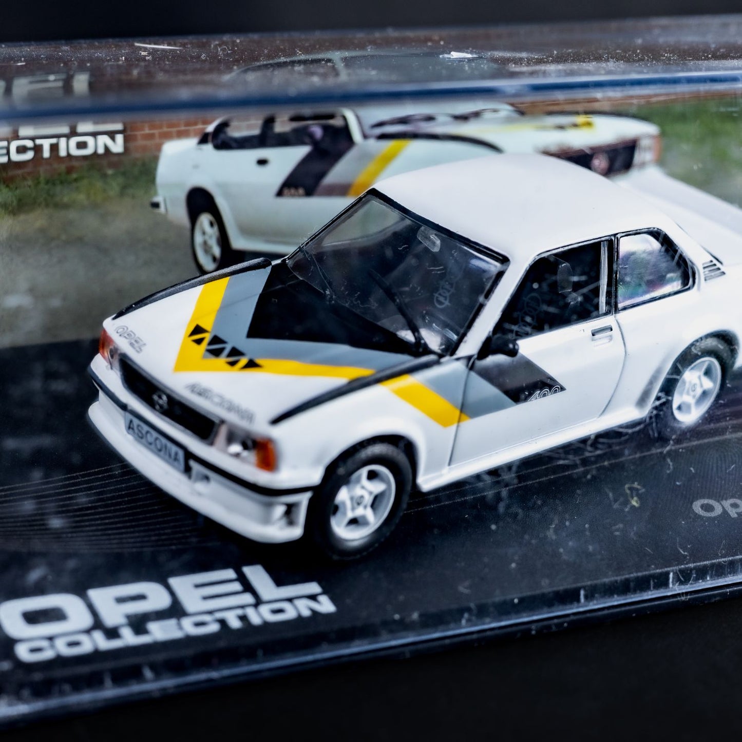 Opel Collection - Ascona B 400 (1979-1981) - 1:43 Standmodell - Mini-Vitrine