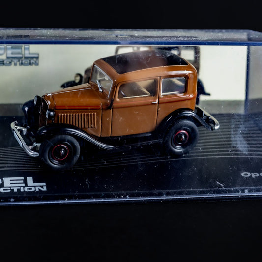 Opel Collection - Opel P4 (1935-1937) - 1:43 Stand-Modell - Mini-Vitrine