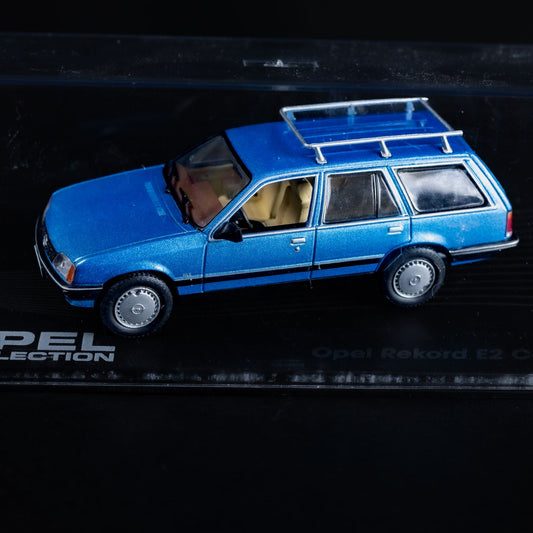 Opel Collection - Rekord E2 Caravan 1982-1986 - 1:43 Stand-Modell - Mini-Vitrine