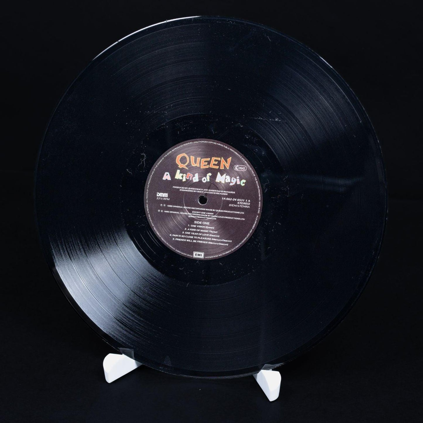 queen-a-kind-of-magic-dmm-vinyl-lp-12-schallplatte-nm-nm-7 - Utopia Collectibles