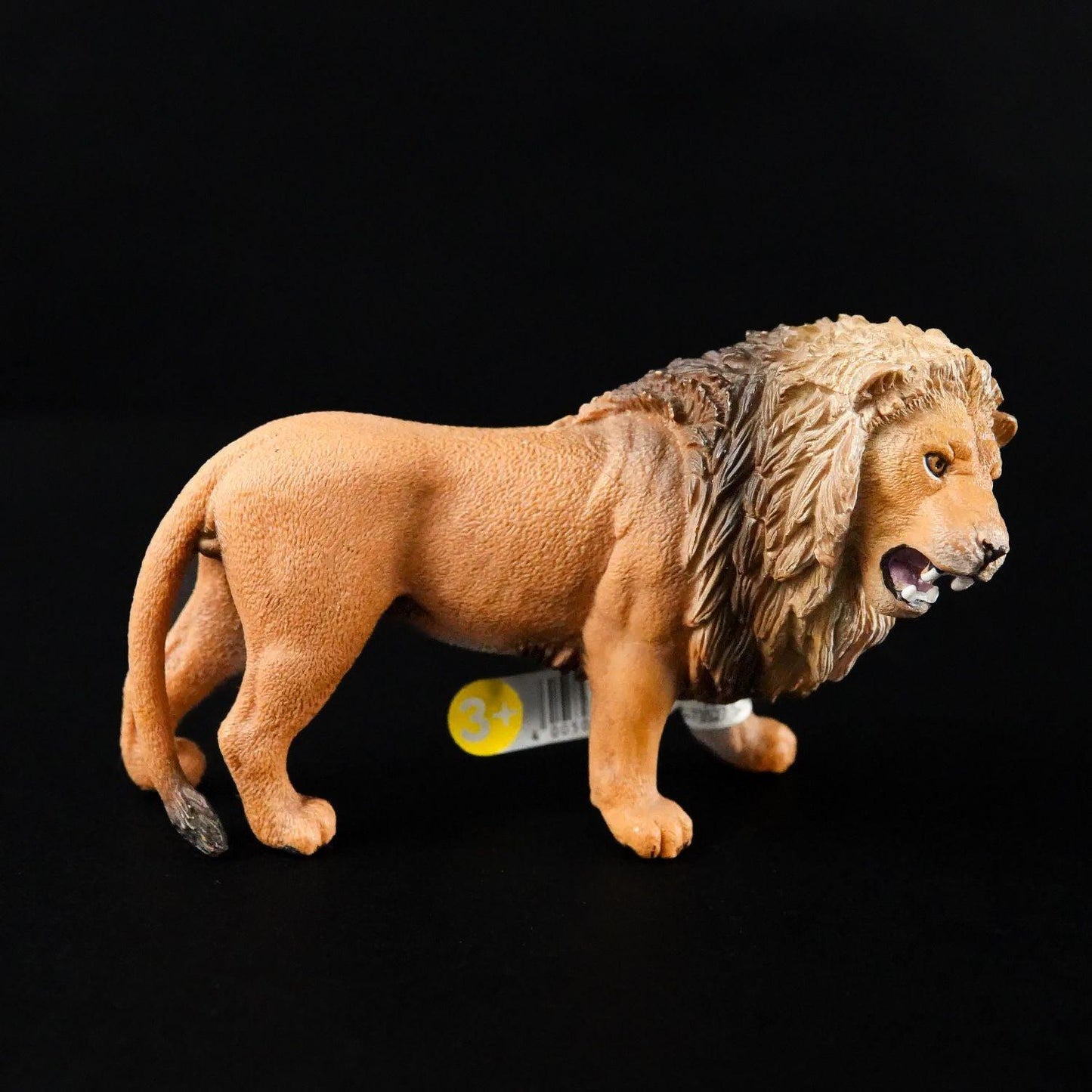 schleich-tier-figur-loewe-modell-14726-mit-faehnchen-etikett-4 - Utopia Collectibles
