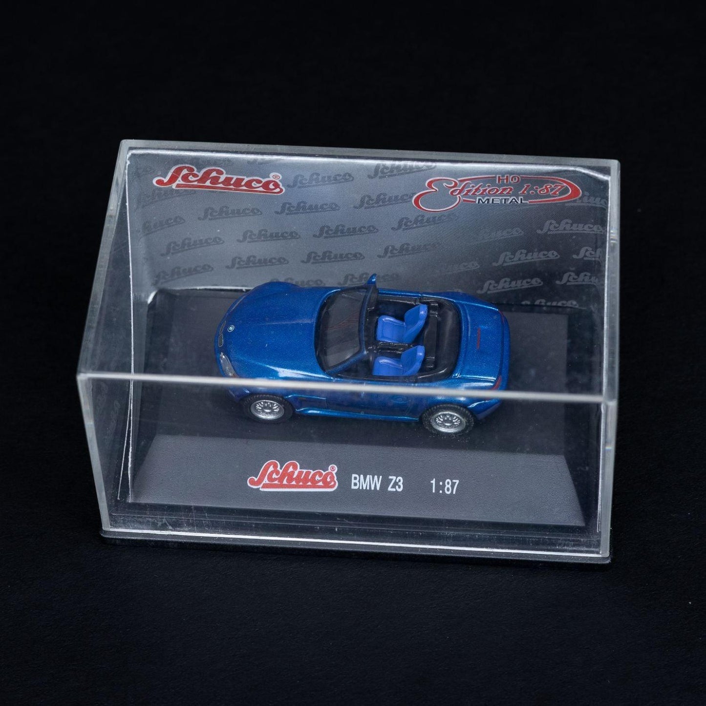 schuco-bmw-z3-blau-modellauto-massstab-187-mit-mini-showcase-neuwertig-2 - Utopia Collectibles