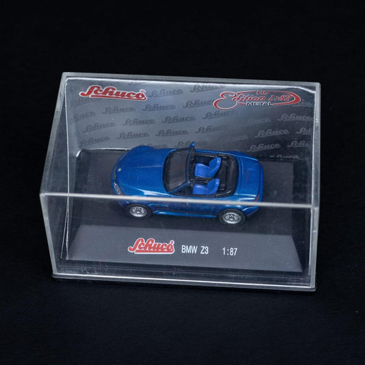 schuco-bmw-z3-blau-modellauto-massstab-187-mit-mini-showcase-neuwertig-2 - Utopia Collectibles