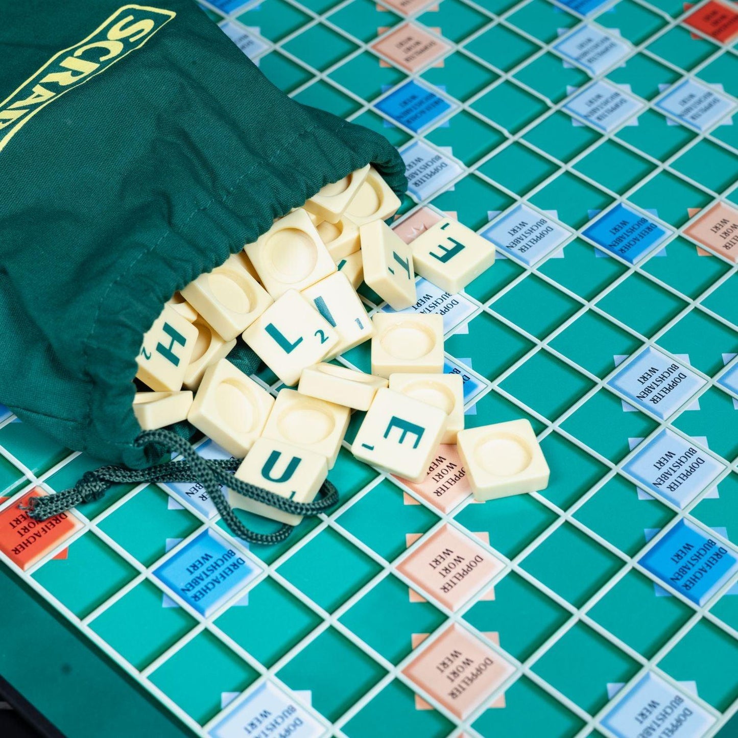 scrabble-das-original-spiel-von-mattel-51272-vollstaendig-top-zustand-5 - Utopia Collectibles