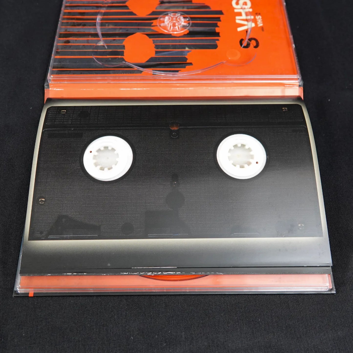 S-VHS aka. V/H/S/2 Uncut - Who's Tracking You? - Blue Ray Media Book - Deutsch