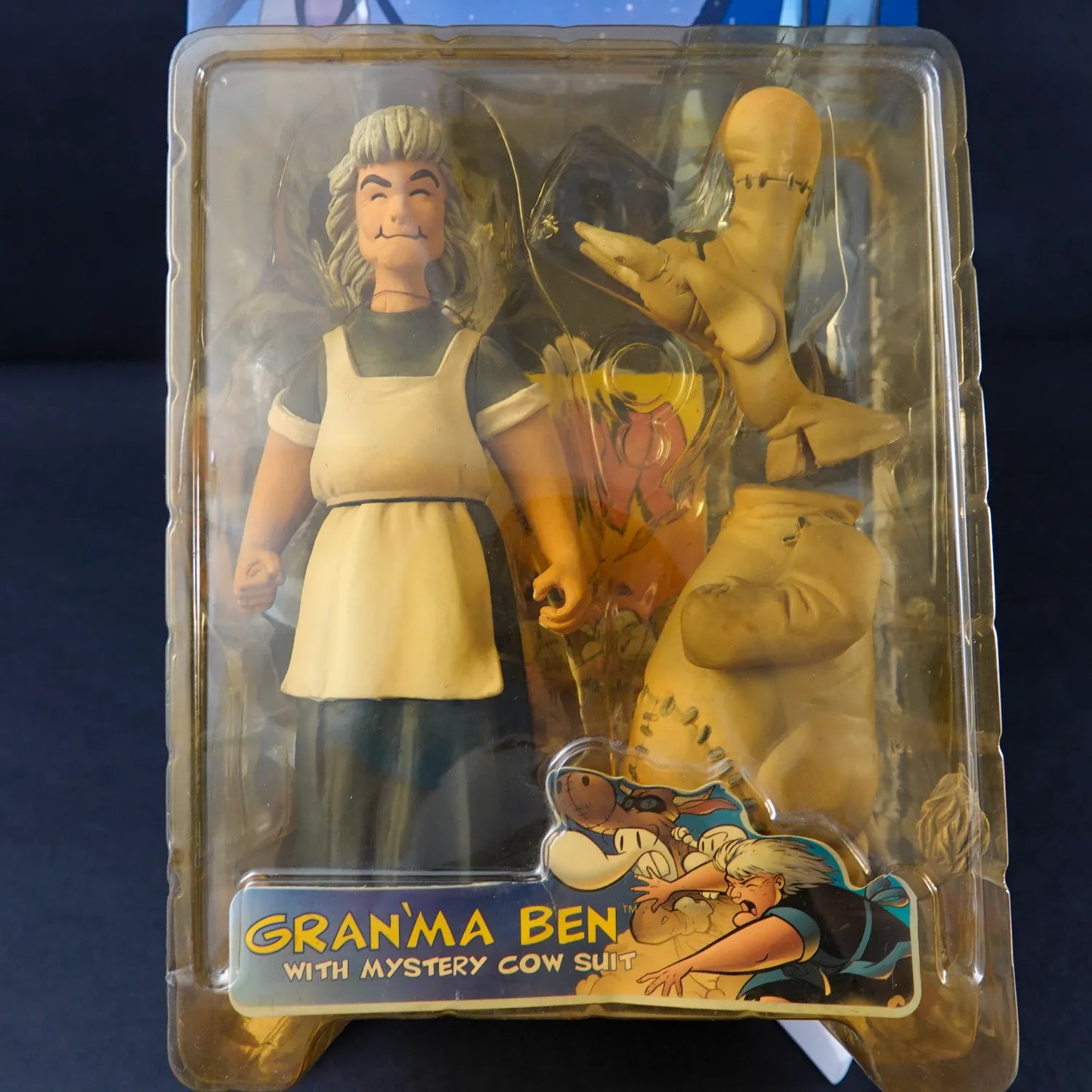 Jeff Smith's BONE Action Figur - Granma Ben - mit Cow Suit - OVP beschädigt