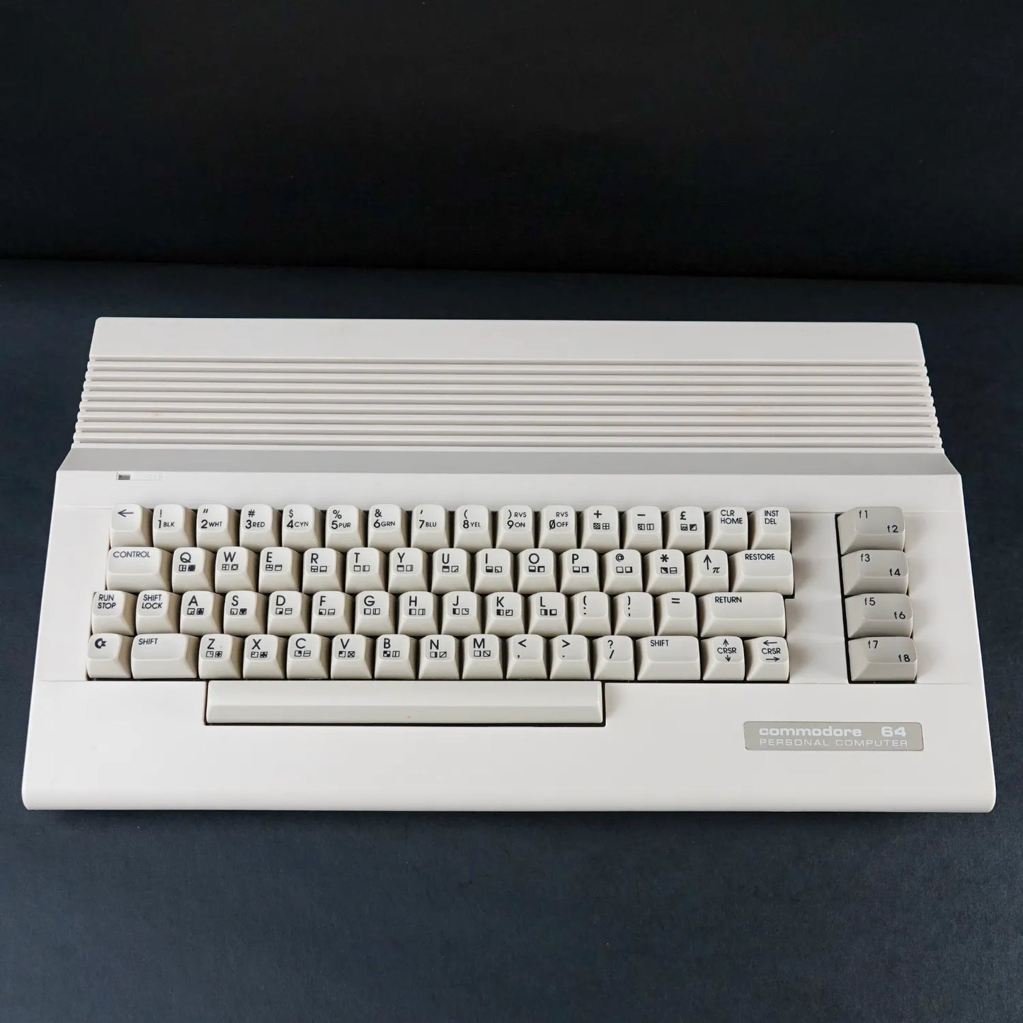 Commodore 64 / C64 Brotkasten in Styropor Inlay und OVP - MATCHING NUMBERS