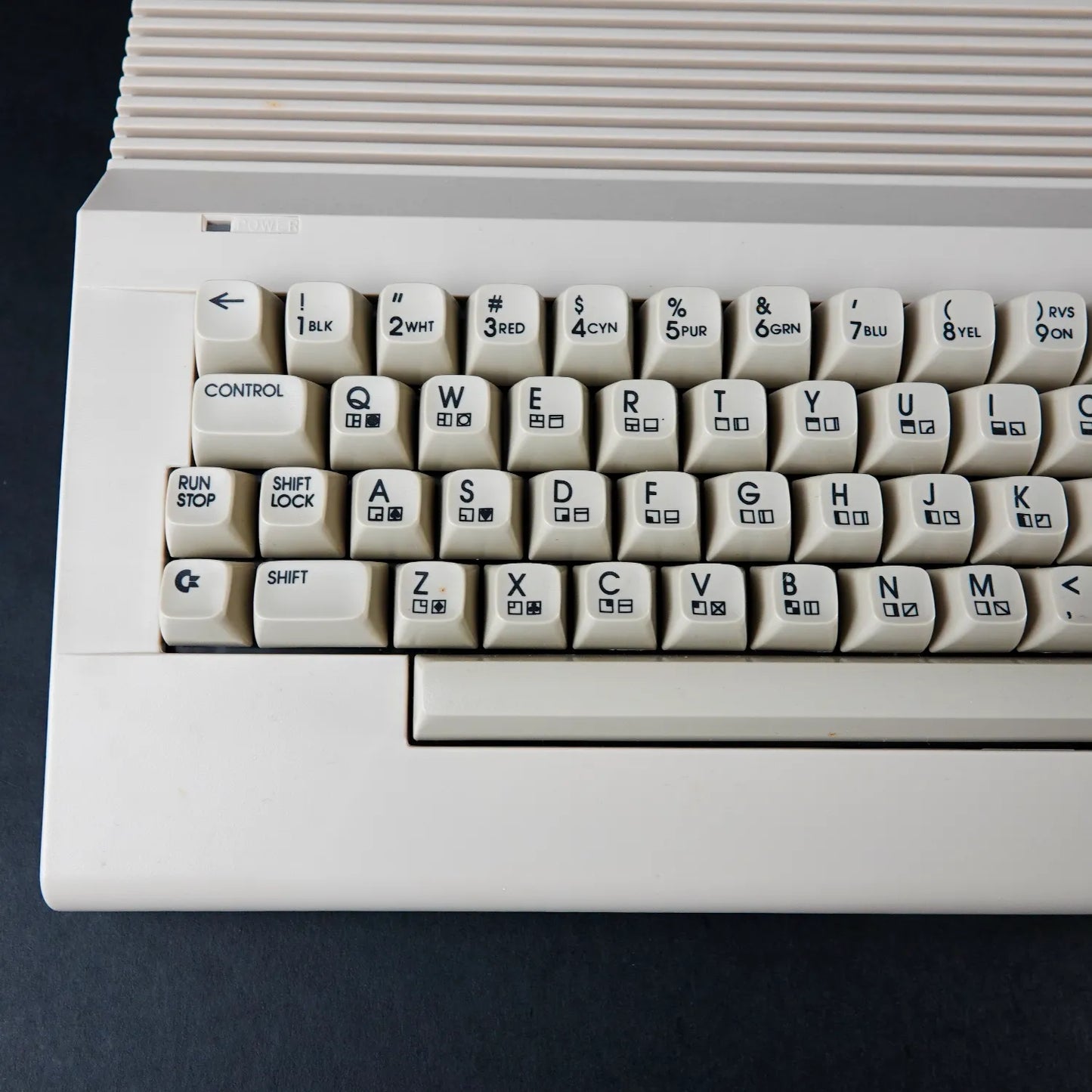 Commodore 64 / C64 Brotkasten in Styropor Inlay und OVP - MATCHING NUMBERS