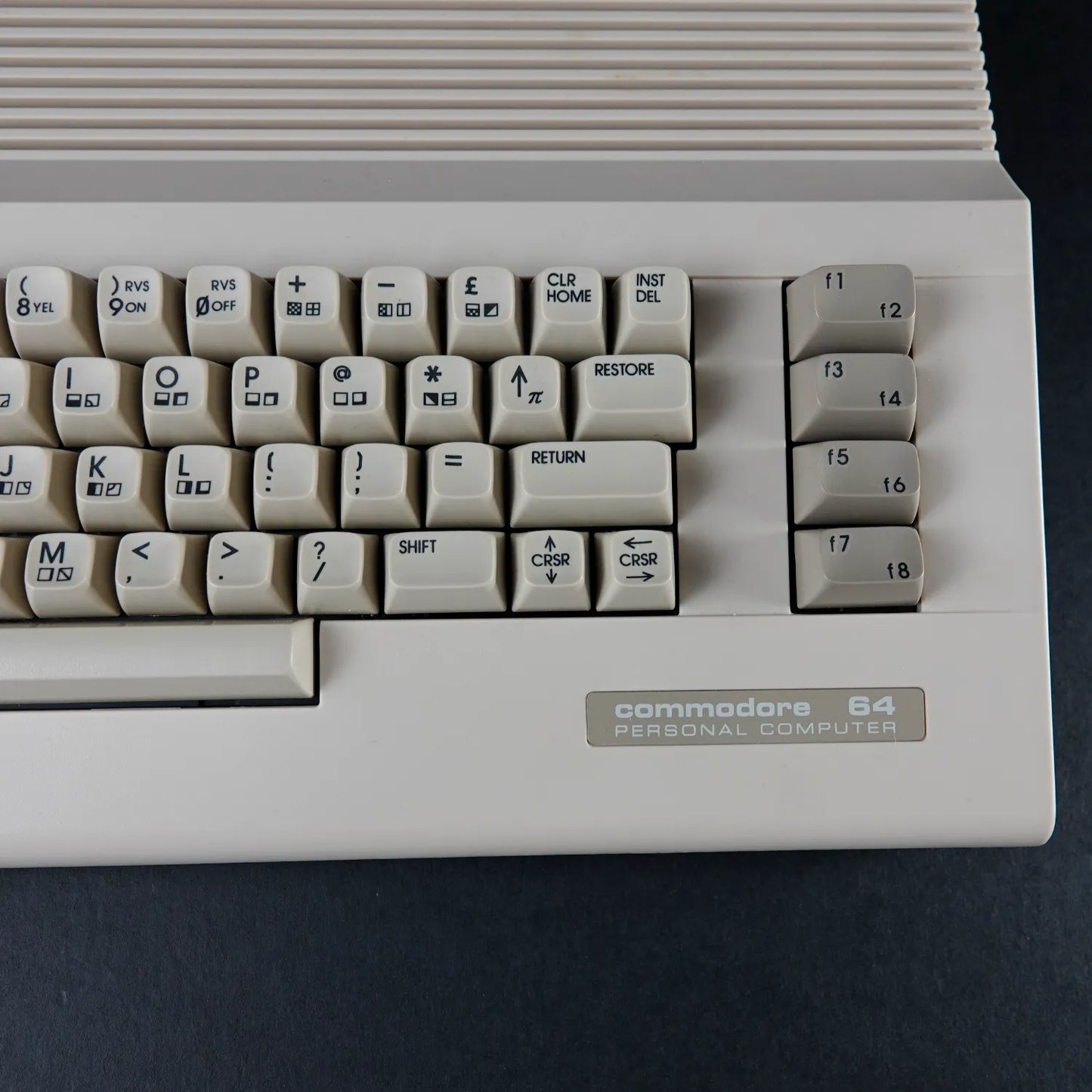 Commodore 64 / C64 Brotkasten in Styropor Inlay und OVP - MATCHING NUMBERS