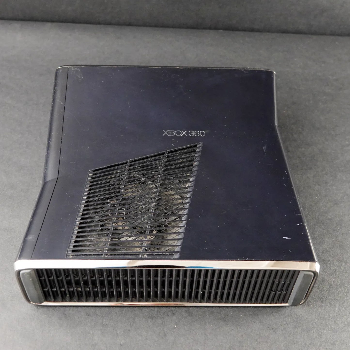 XBOX 360 S Konsole - Model 1439 - mit Zubehör: Controller + Kinect