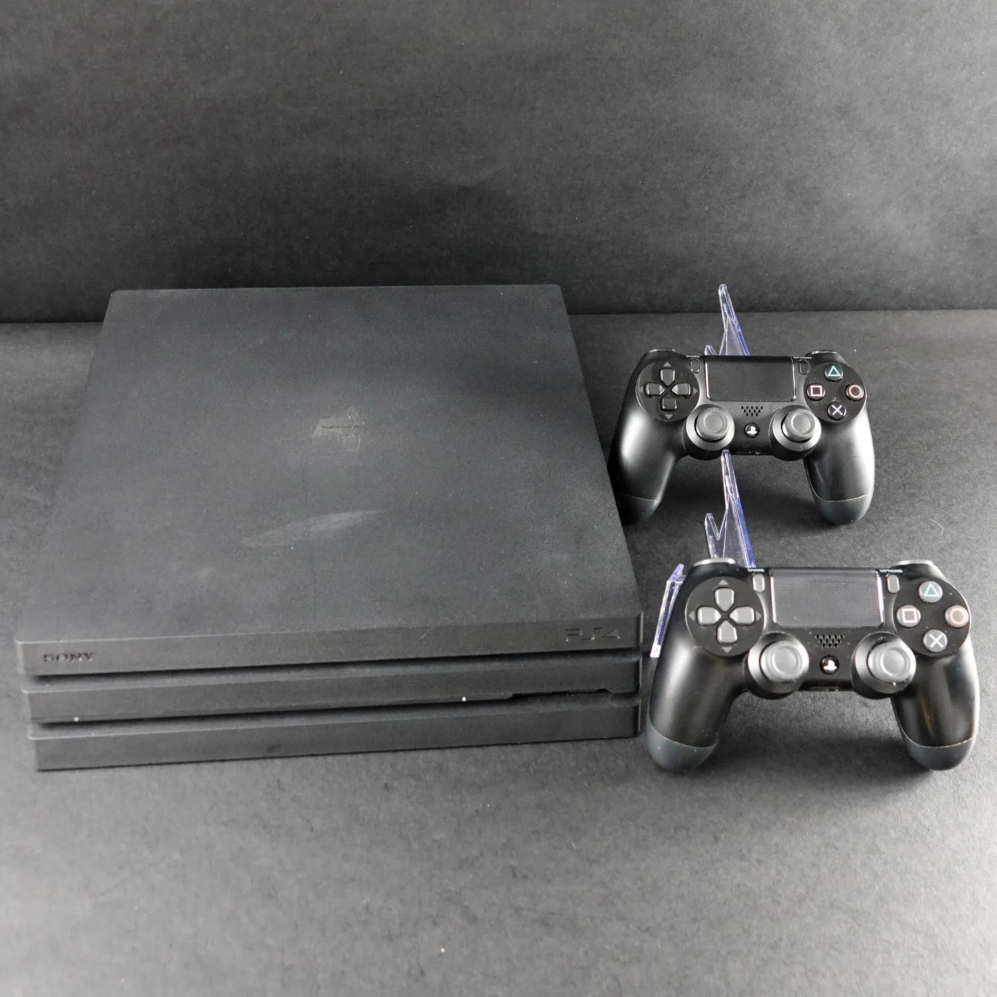 Playstation 4 PRO / PS4 mit 2 Controllern - Funktion getestet