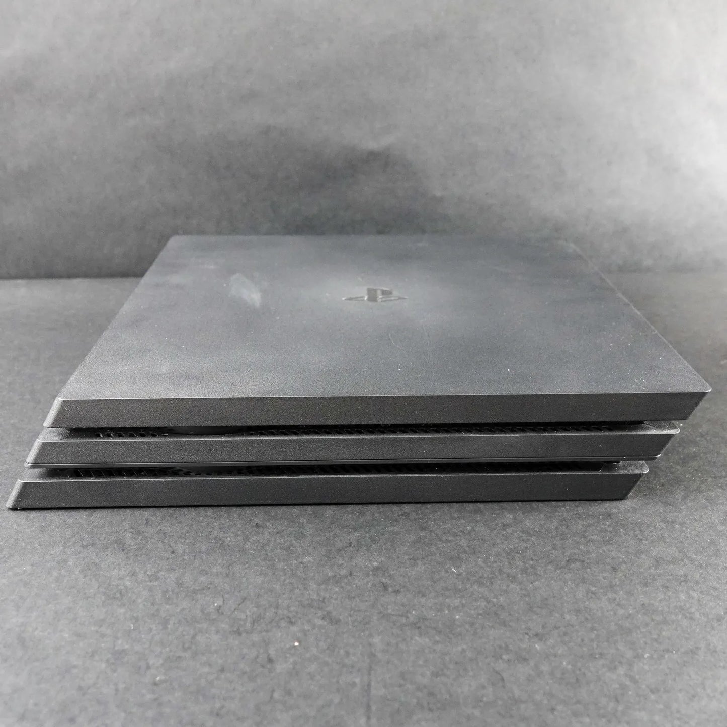 Playstation 4 PRO / PS4 mit 2 Controllern - Funktion getestet