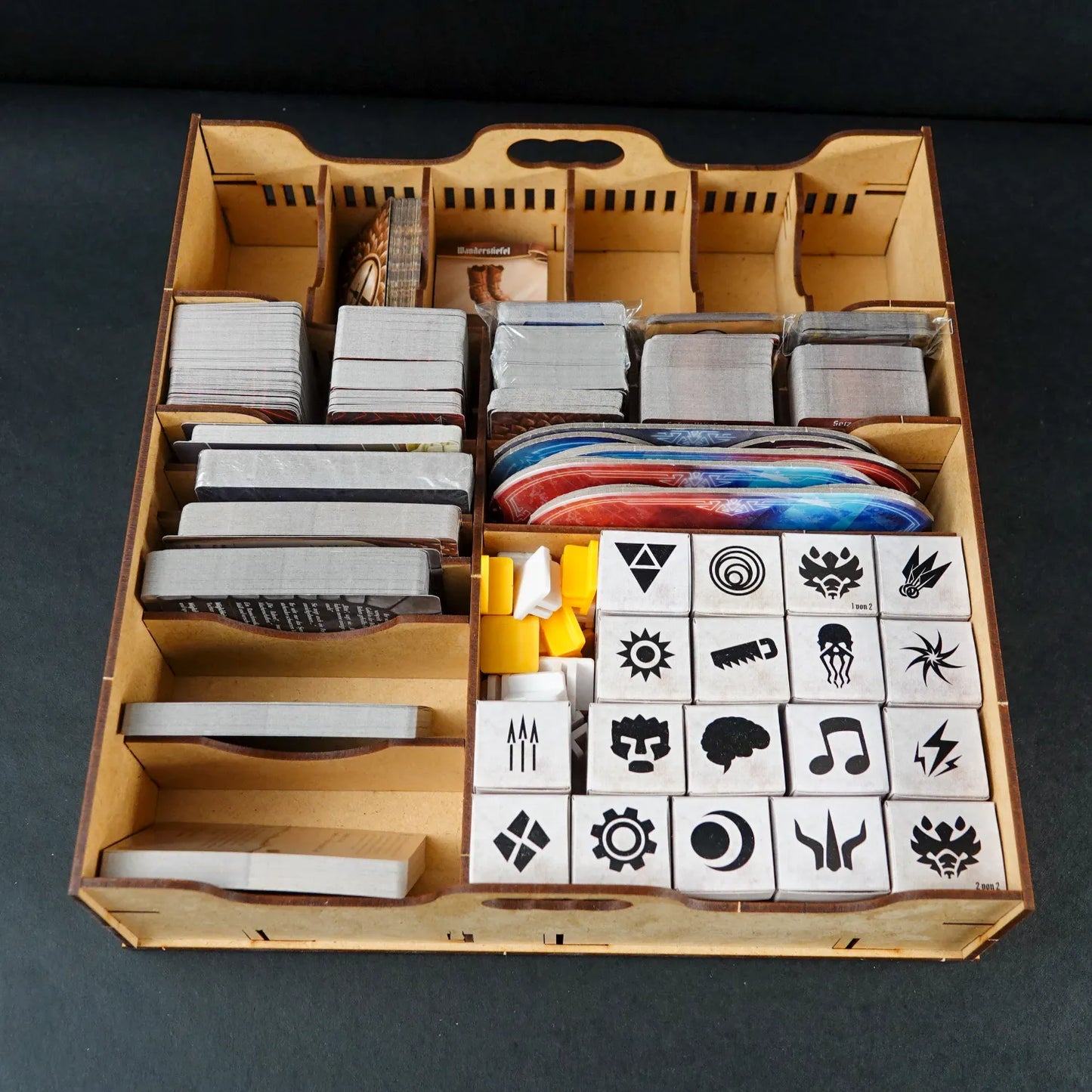 Gloomhaven - Deutsche Ausgabe (Feuerland) - Vollständig / Kaum Bespielt