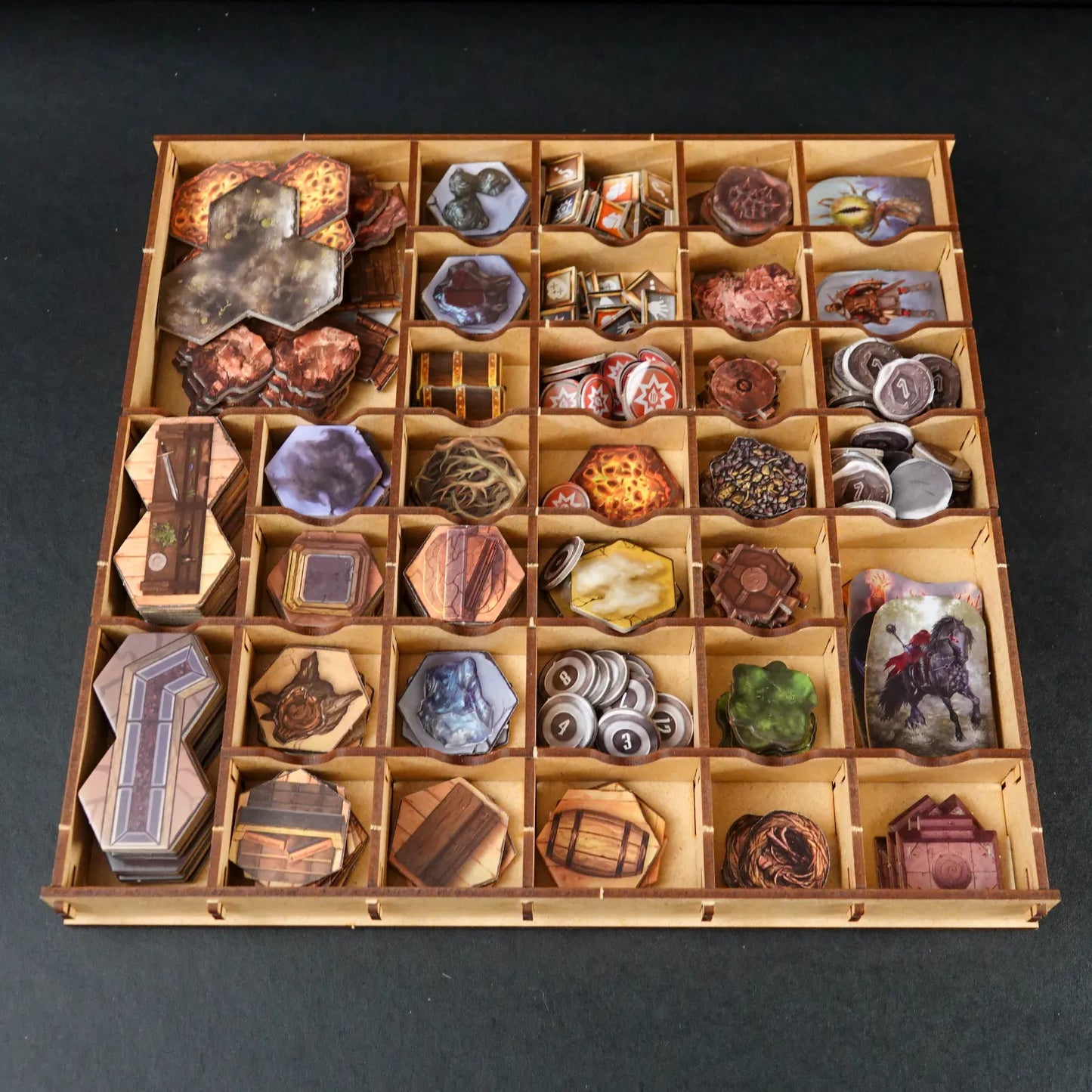 Gloomhaven - Deutsche Ausgabe (Feuerland) - Vollständig / Kaum Bespielt