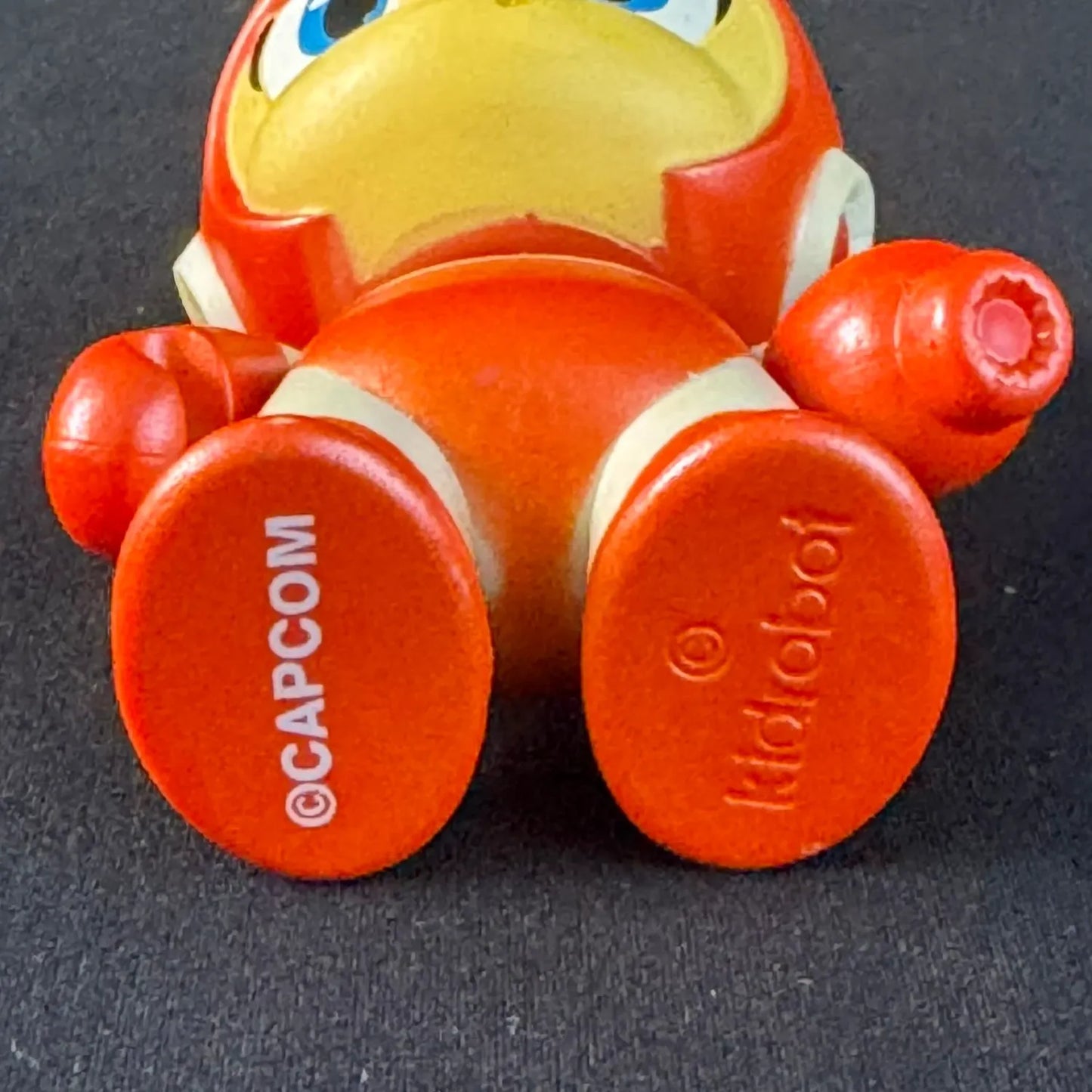 kidrobot Mega Man - Capcom Series - Mini Figur - Rot - 3 Zoll - Gebraucht