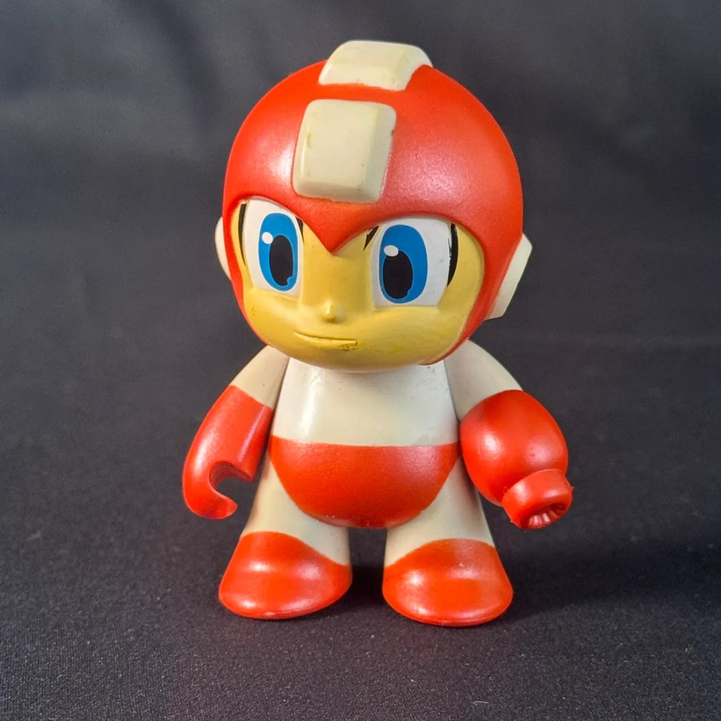kidrobot Mega Man - Capcom Series - Mini Figur - Rot - 3 Zoll - Gebraucht