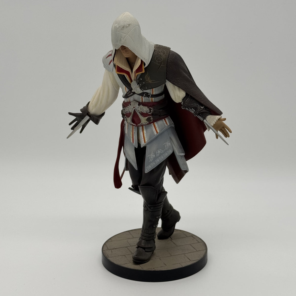 Assassin's Creed Ezio Auditore - Statue - UbiCollectibles - Sockel - Sehr Gut