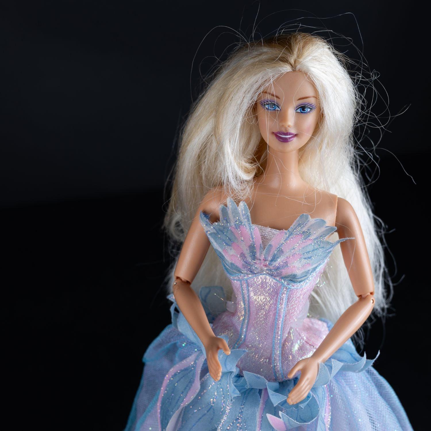 barbie-als-odette-schwanensee-2003-modell-b2766-mit-kleid-ohne-zubehoer-6 - Utopia Collectibles