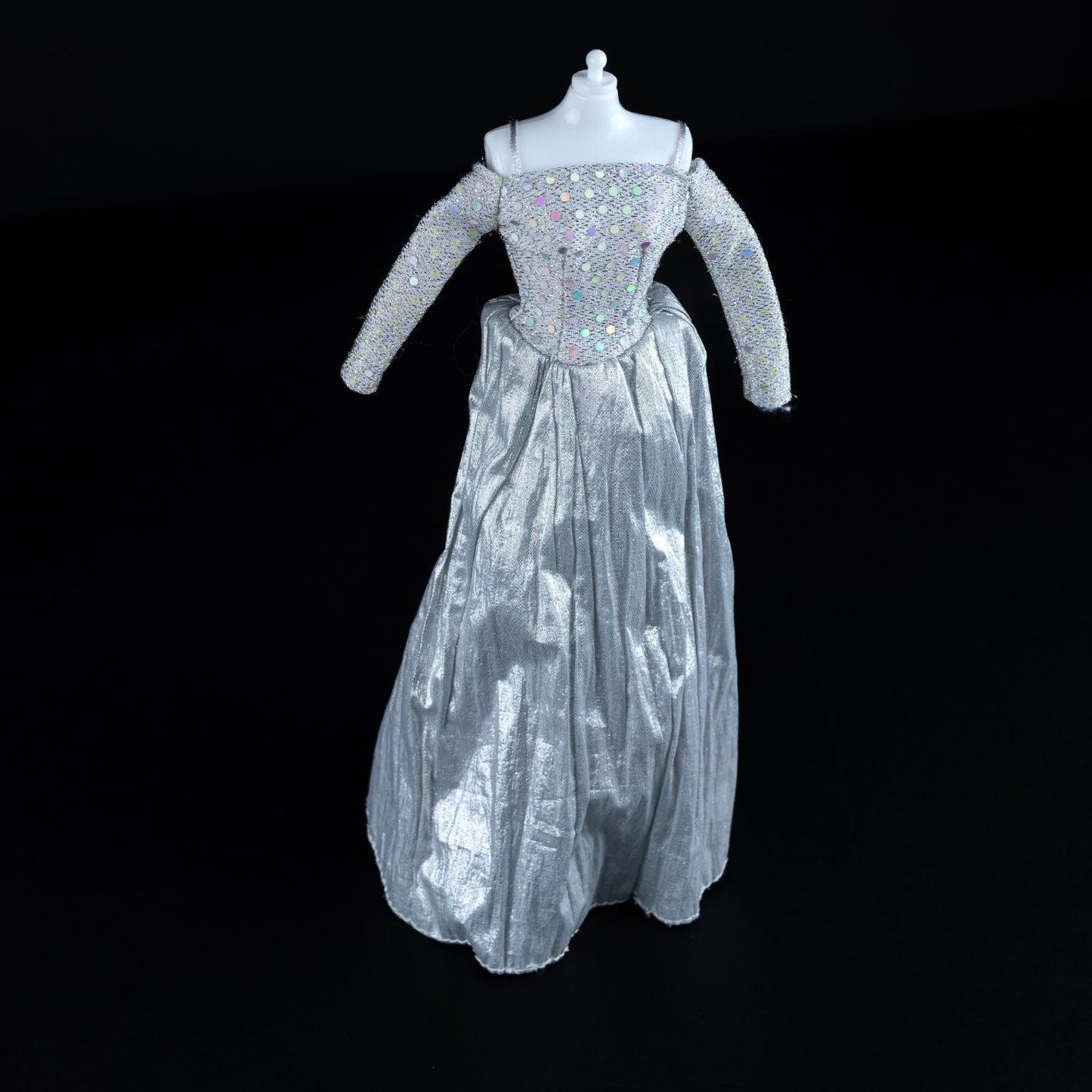 barbie-fashion-avenue-dazzle-silver-screen-star-kleid-mit-pailletten-2 - Utopia Collectibles