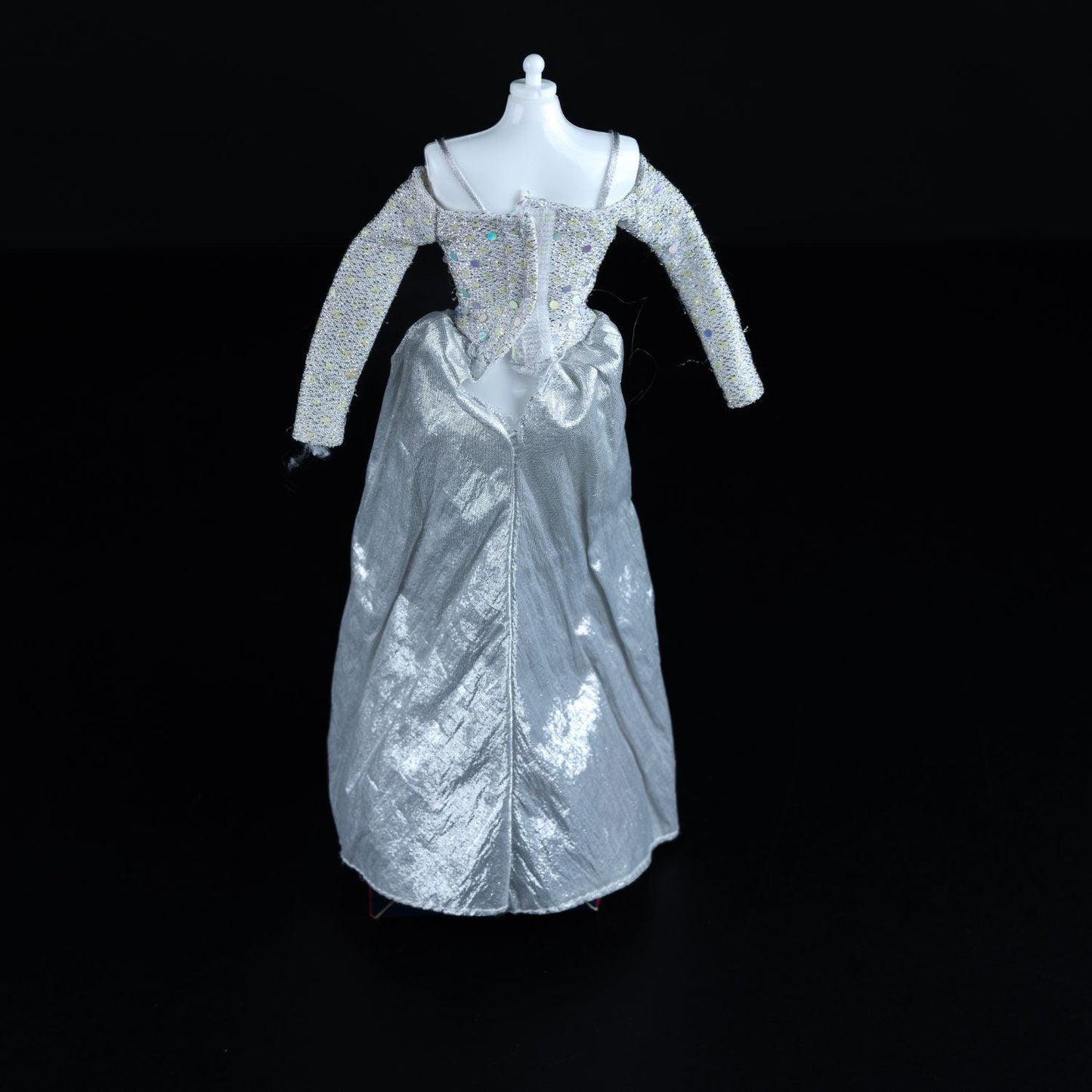 barbie-fashion-avenue-dazzle-silver-screen-star-kleid-mit-pailletten-4 - Utopia Collectibles