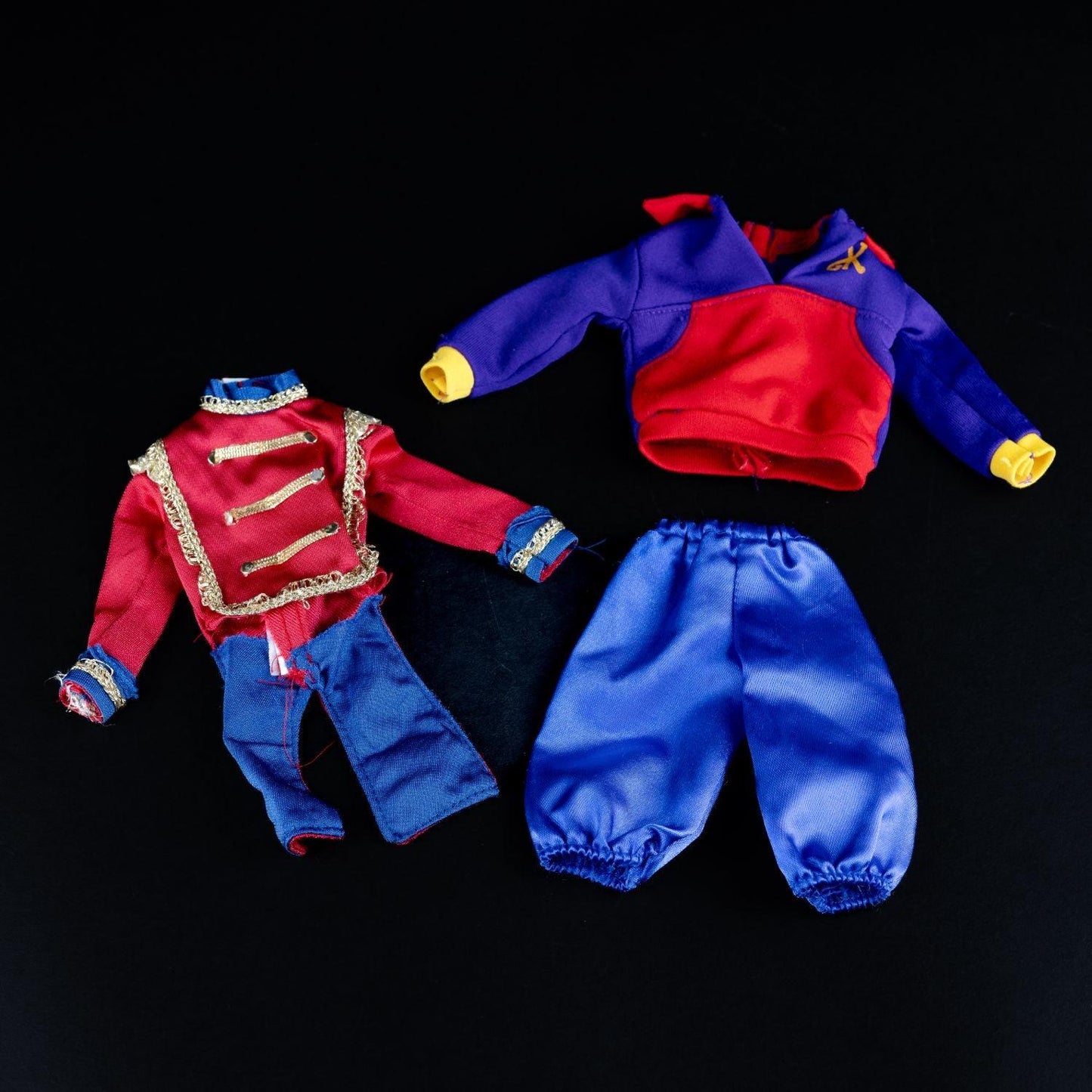 barbie-kleidungs-konvolut-unvollstaendige-outfits-fuer-ken-gebraucht-1 - Utopia Collectibles