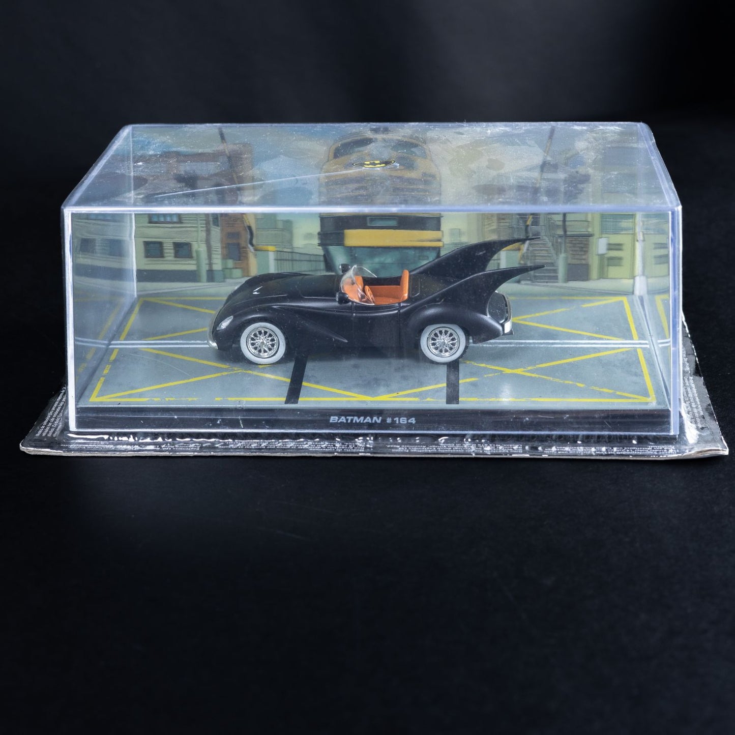 Batman #164 - Batmobil Diecast Standmodell in Vitrine