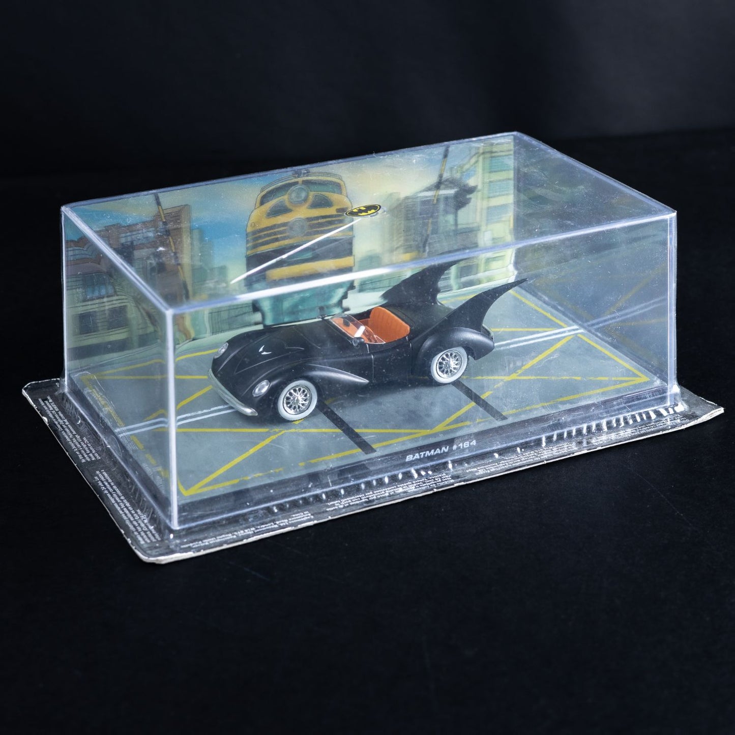 Batman #164 - Batmobil Diecast Standmodell in Vitrine