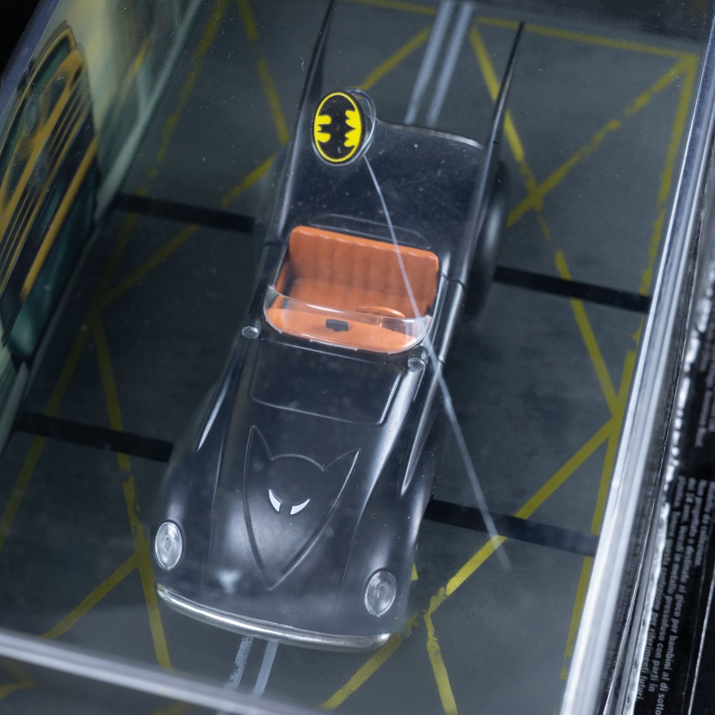 Batman #164 - Batmobil Diecast Standmodell in Vitrine