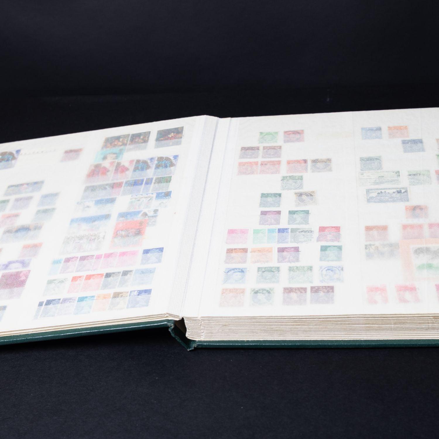 briefmarken-sammlung-2-alben-mit-briefmarken-weltweit-nach-land-sortiert-3 - Utopia Collectibles