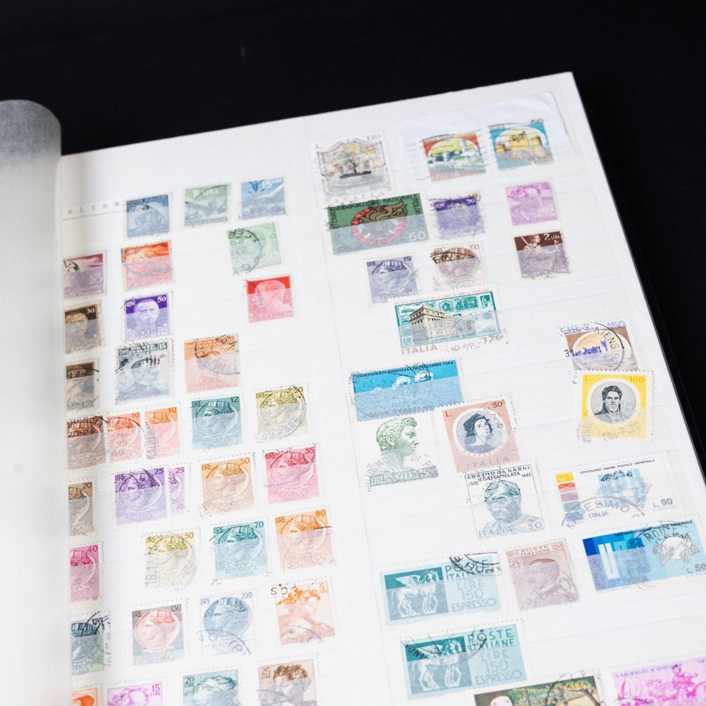 briefmarken-sammlung-2-alben-mit-briefmarken-weltweit-nach-land-sortiert-4 - Utopia Collectibles