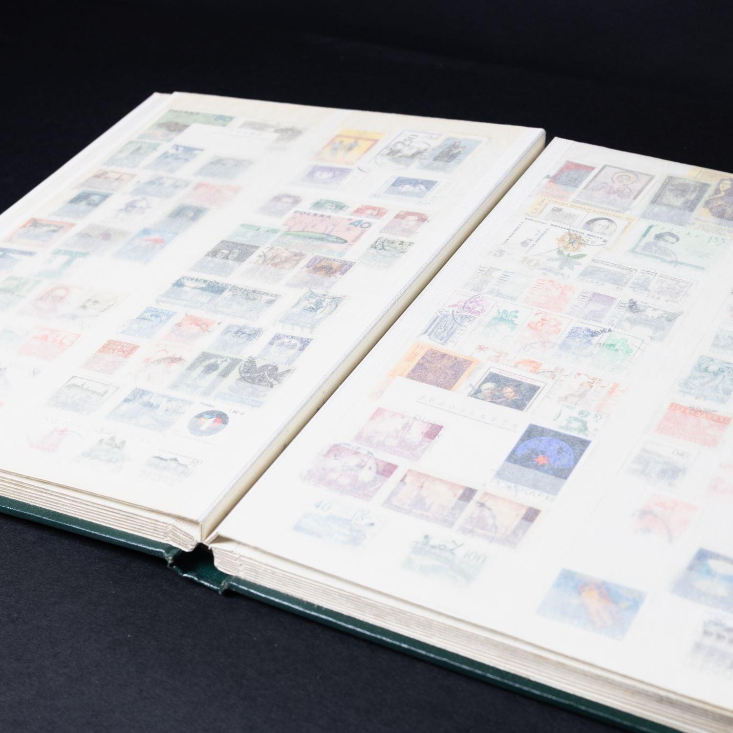 briefmarken-sammlung-2-alben-mit-briefmarken-weltweit-nach-land-sortiert-5 - Utopia Collectibles