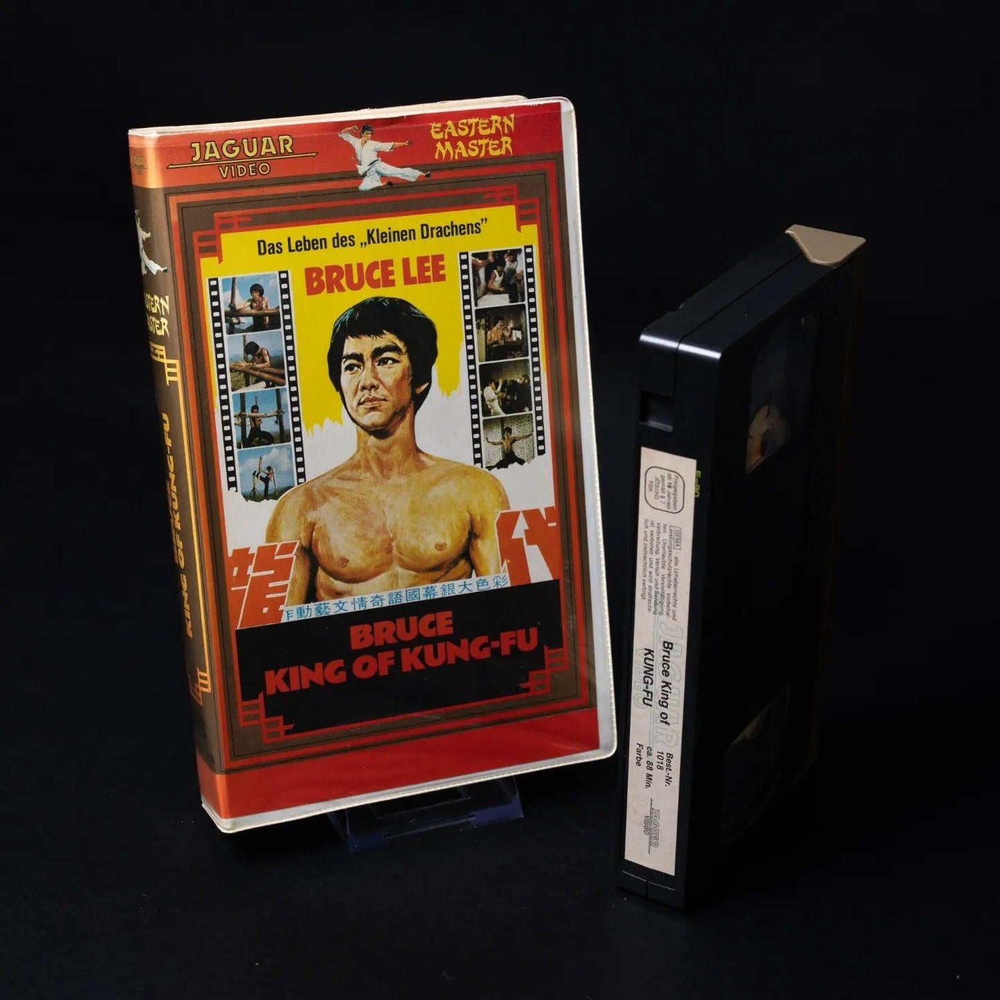 bruce-lee-king-of-kung-fu-das-leben-des-kleinen-drachen-vhs-zustand-gut-3 - Utopia Collectibles