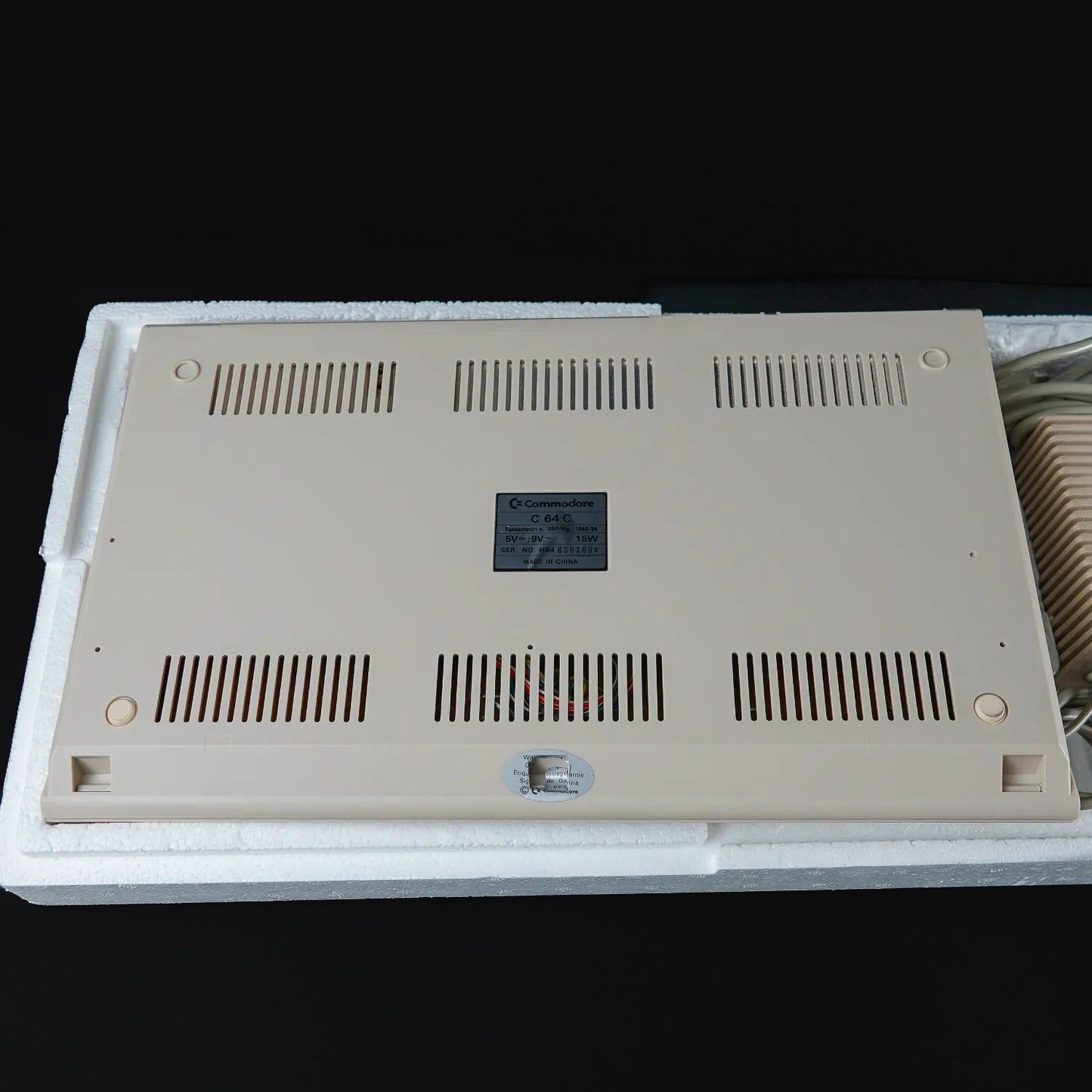 Commodore 64 / C64 Brotkasten in Styropor Inlay und OVP - MATCHING NUMBERS