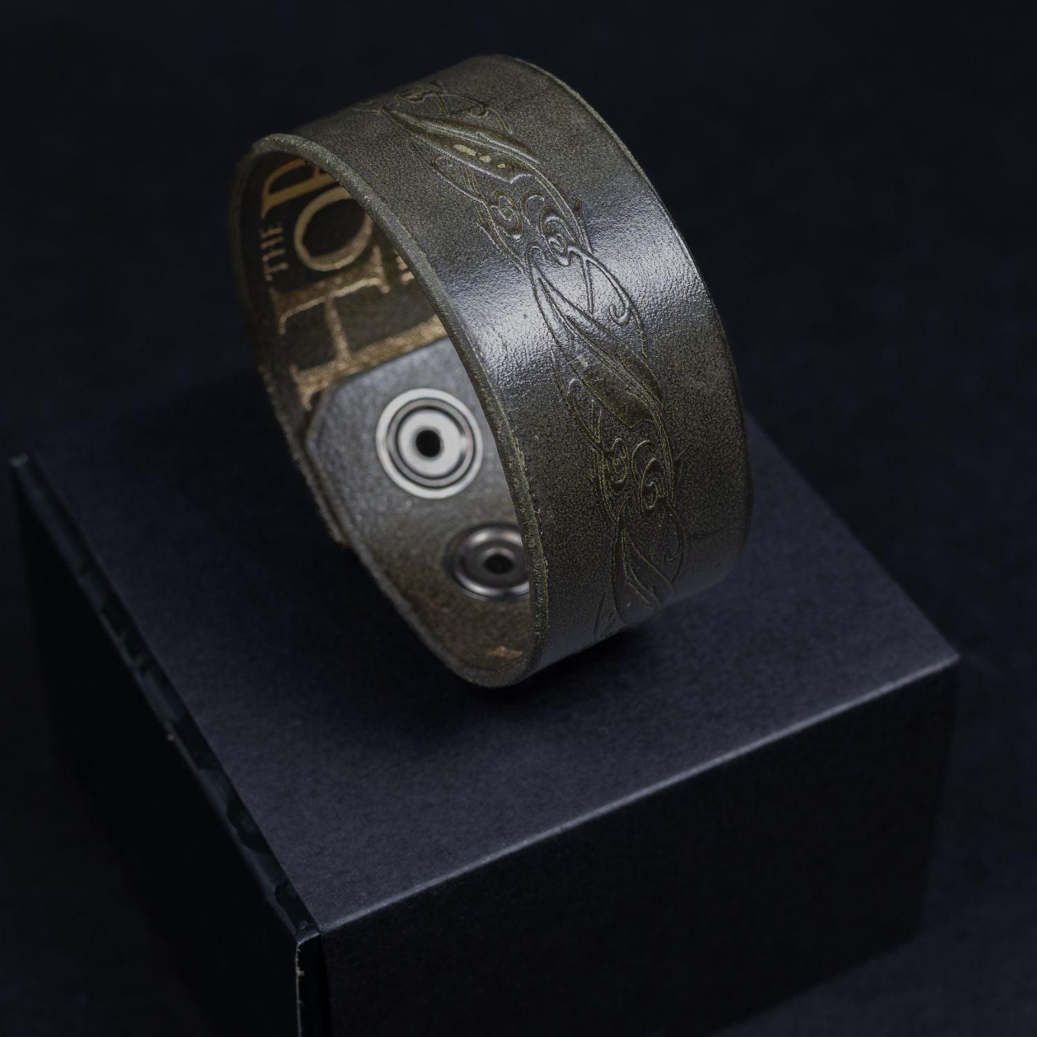 drachenfels-design-lederarmband-der-hobbit-durchmesser-7-cm-neuwertig-5 - Utopia Collectibles