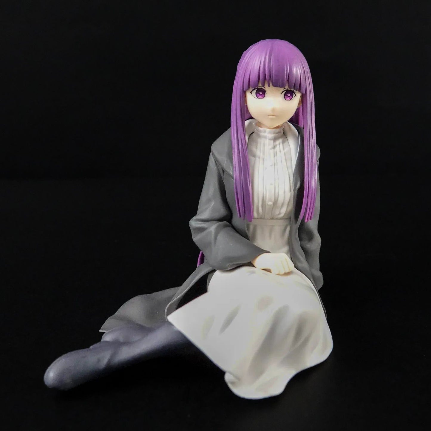 Frieren Statue - Fern (sitzend) - PVC Figur - Neuwertig mit OVP