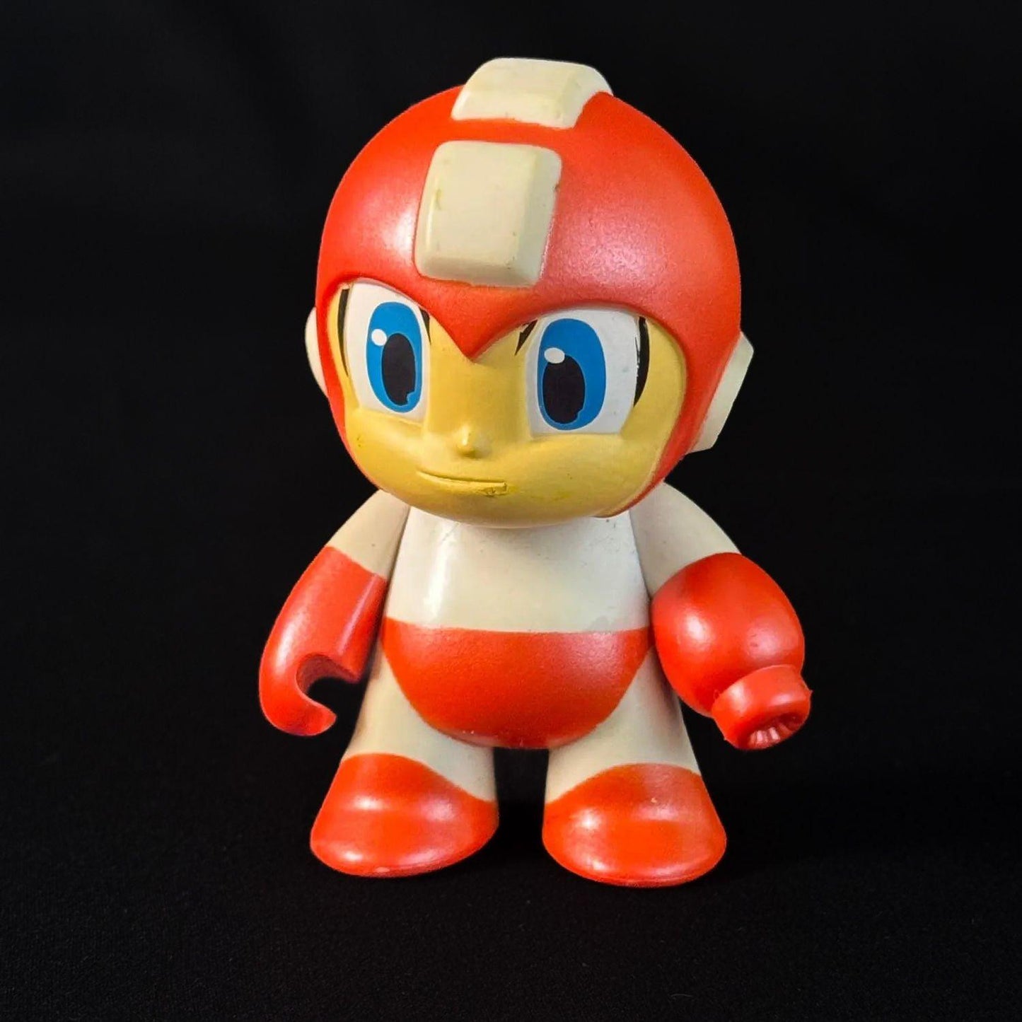 kidrobot-mega-man-capcom-series-mini-figur-rot-3-zoll-gebraucht-1 - Utopia Collectibles