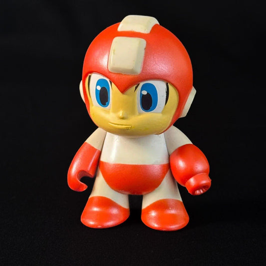 kidrobot-mega-man-capcom-series-mini-figur-rot-3-zoll-gebraucht-1 - Utopia Collectibles