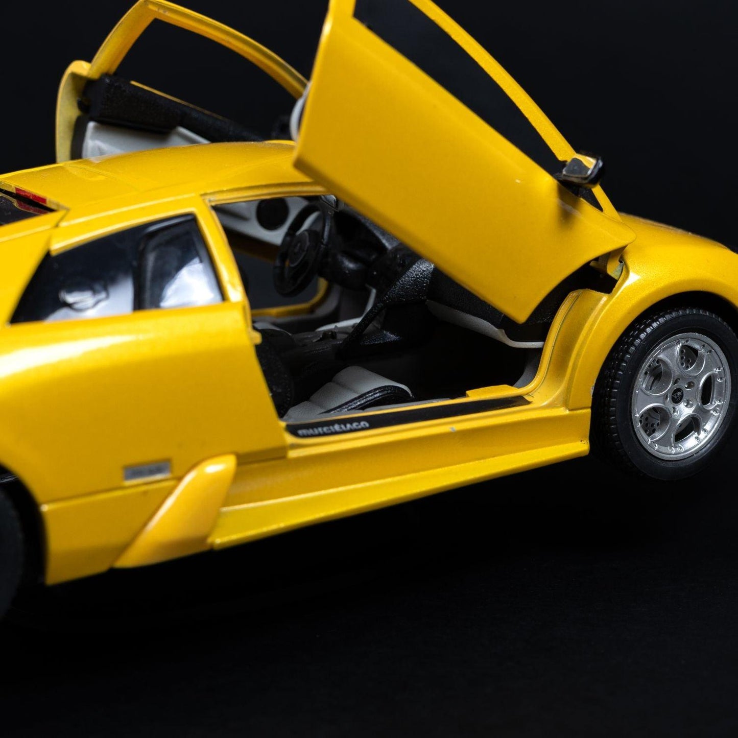 Lamborghini Murcielago (2009) Gelb - Modellauto Maßstab 1:18 - Zustand Sehr Gut