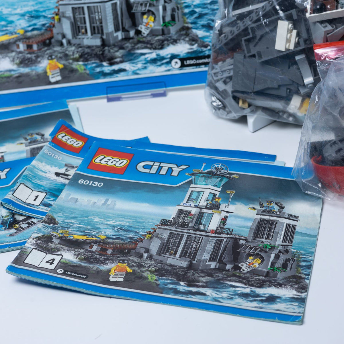 LEGO City - Polizeiquartier auf der Gefängnisinsel - Modell 60130 - Vollständig