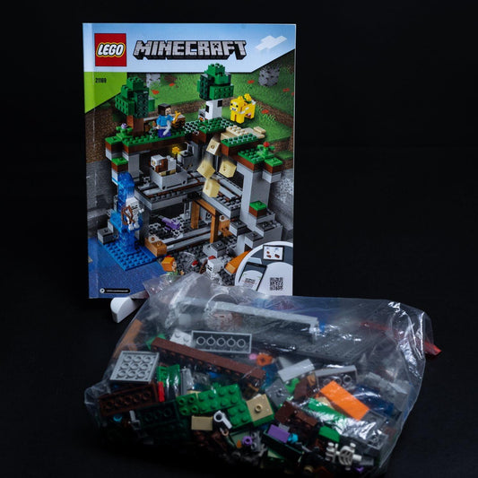 lego-minecraft-das-erste-abenteuer-modell-21169-vollstaendig-m-anleitung-1 - Utopia Collectibles