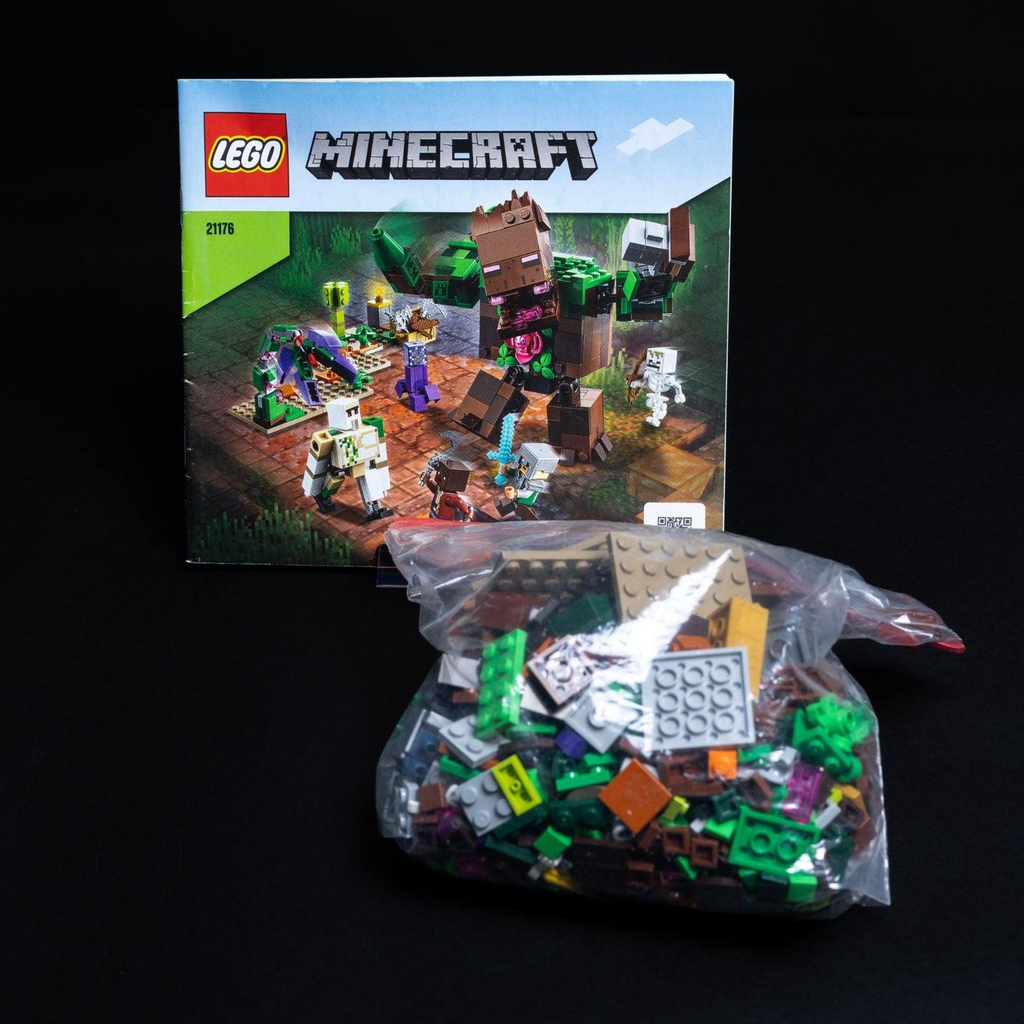 lego-minecraft-die-dschungel-ungeheuer-21176-vollstaendig-mit-anleitung-1 - Utopia Collectibles
