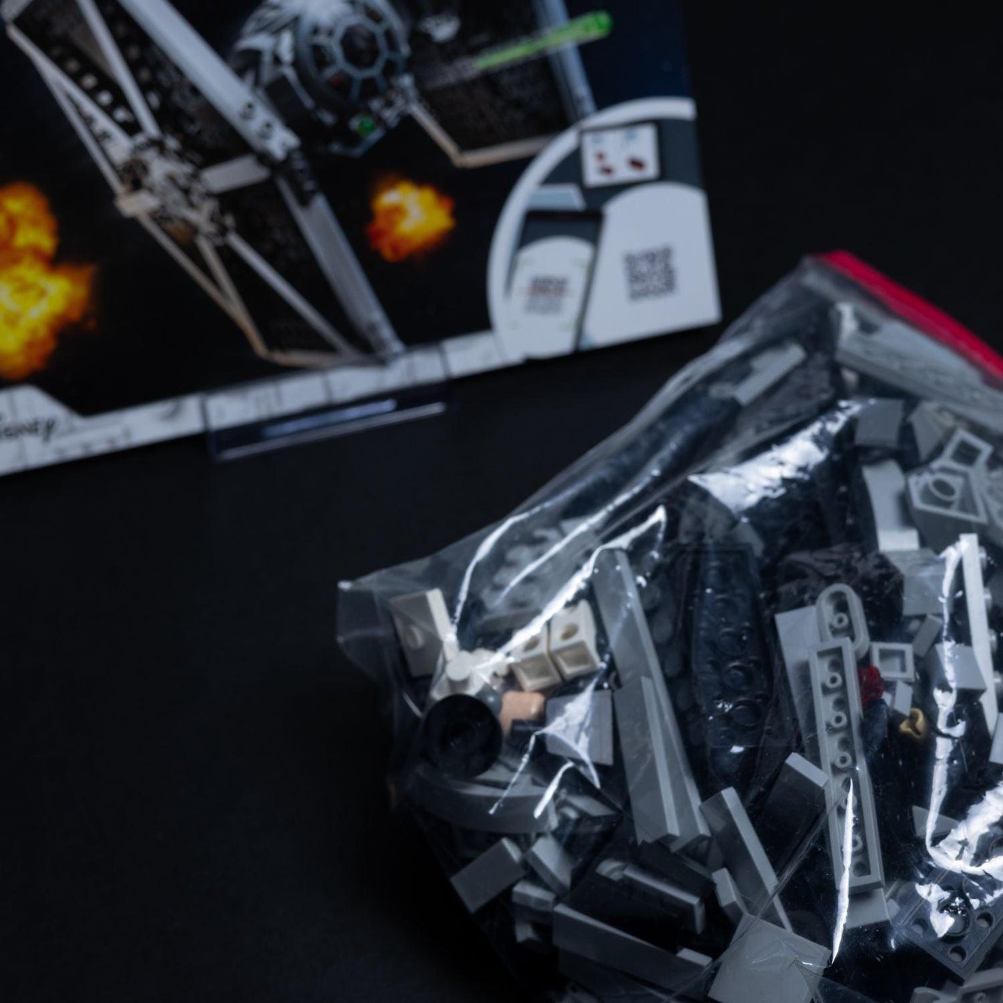 lego-star-wars-imperial-tie-fighter-75300-vollstaendig-mit-anleitung-2 - Utopia Collectibles