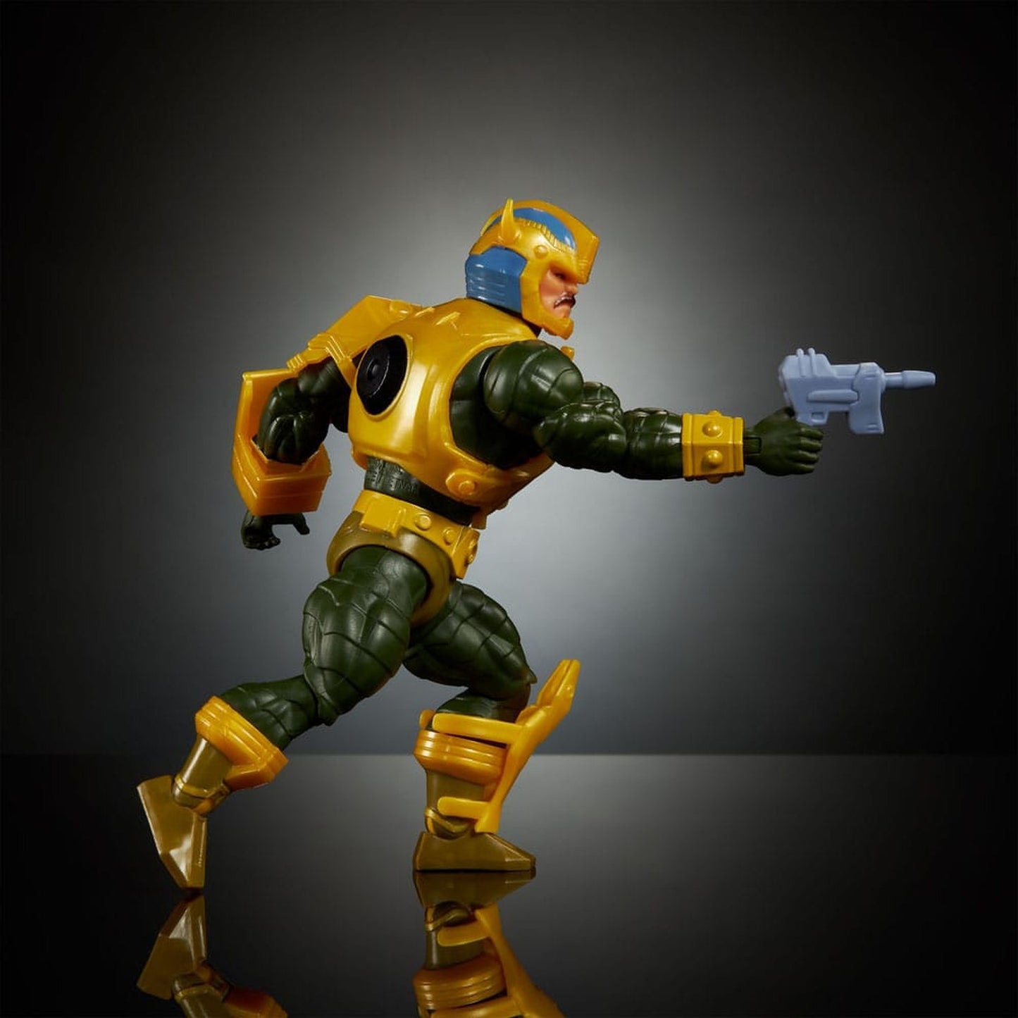 MOTU x Transformers Bumblebee Armor Man-At-Arms Exclusive - Neu & OVP